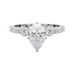 GIA 1.05ct Pera a tre pietre con gambo di diamante  Anello con diamante