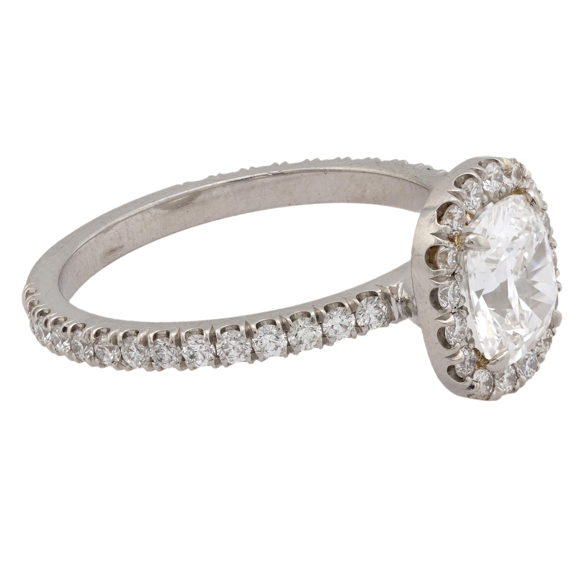 GIA 1.06 carat cushion cut diamond platinum engagement halo ring Bon état - En vente à Beverly Hills, CA
