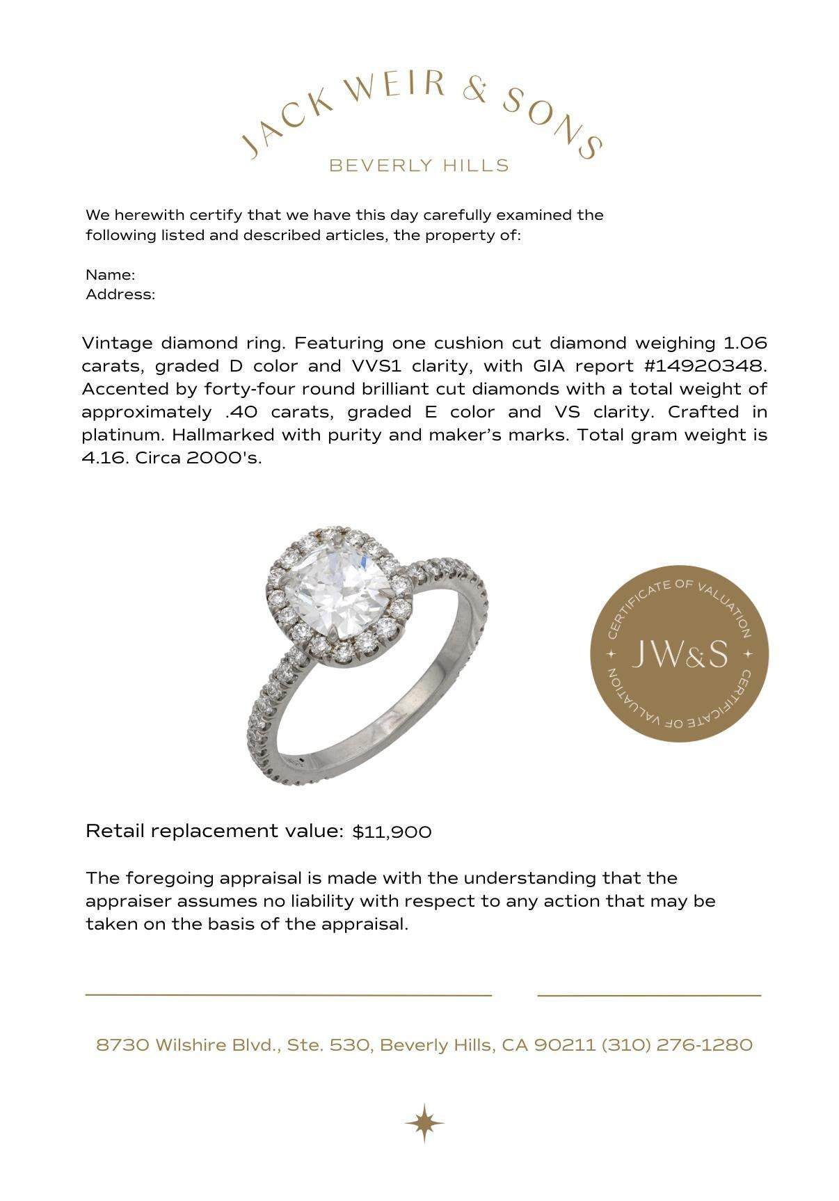 GIA 1.06 carat cushion cut diamond platinum engagement halo ring en vente 1