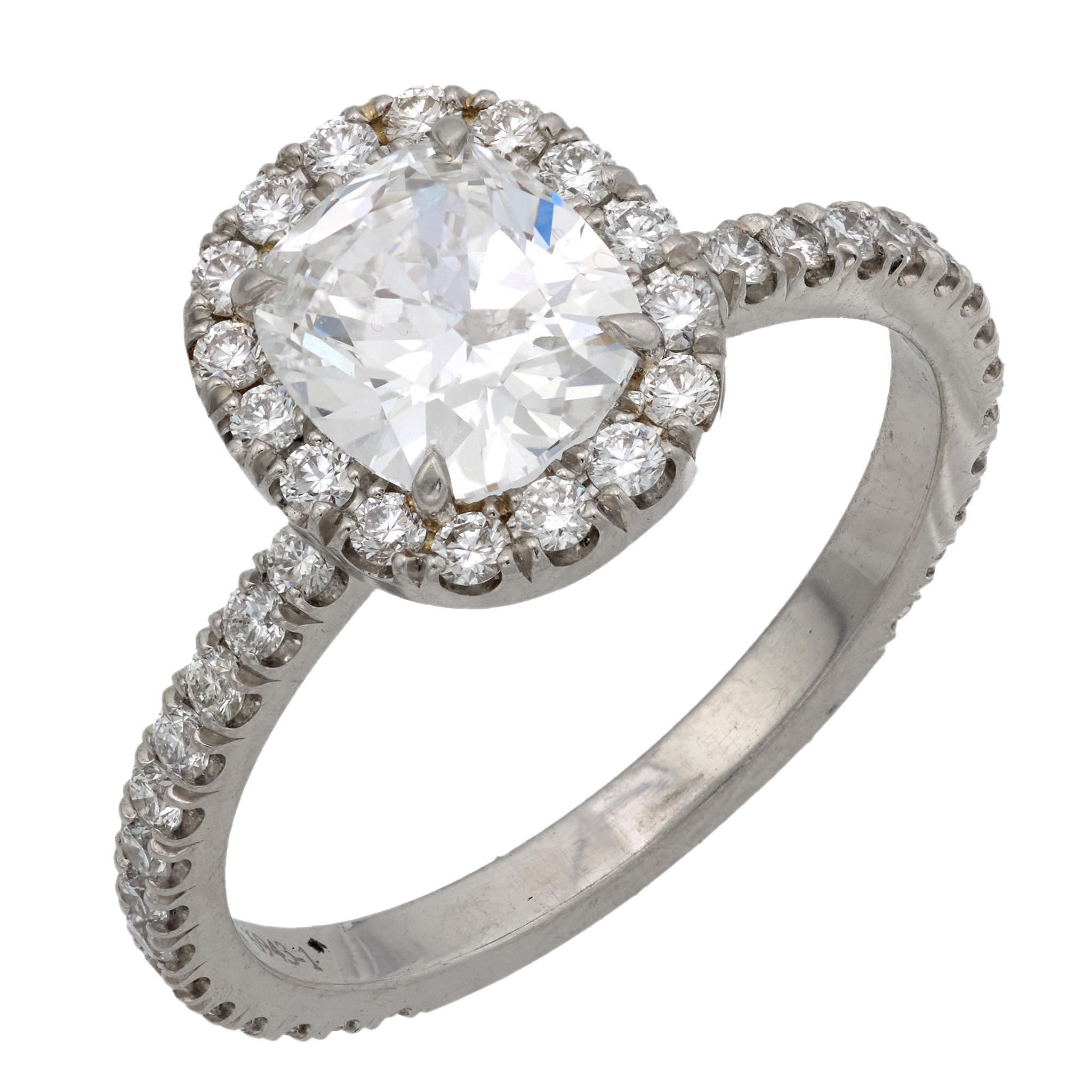 GIA 1.06 carat cushion cut diamond platinum engagement halo ring en vente 2