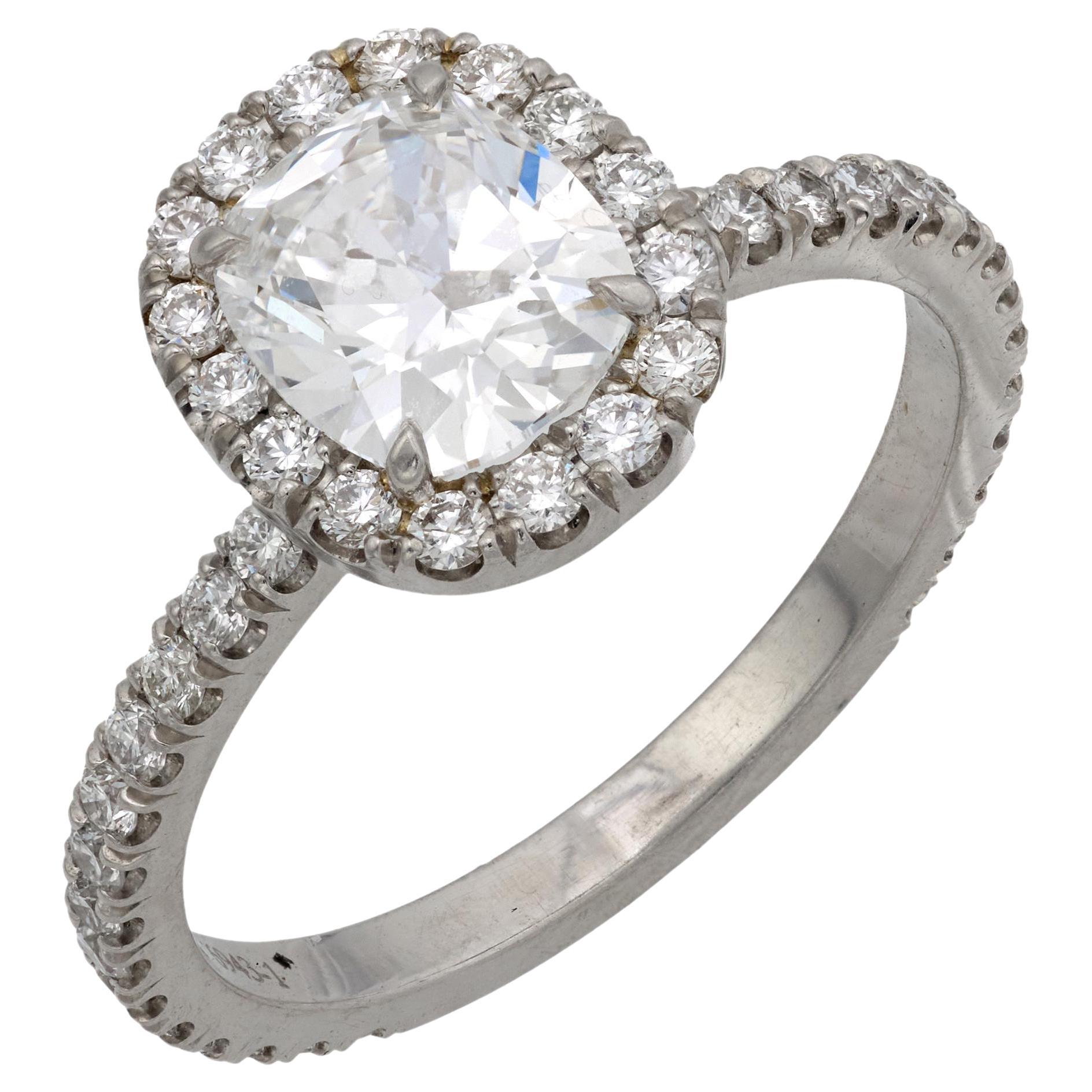 GIA 1.06 carat cushion cut diamond platinum engagement halo ring en vente