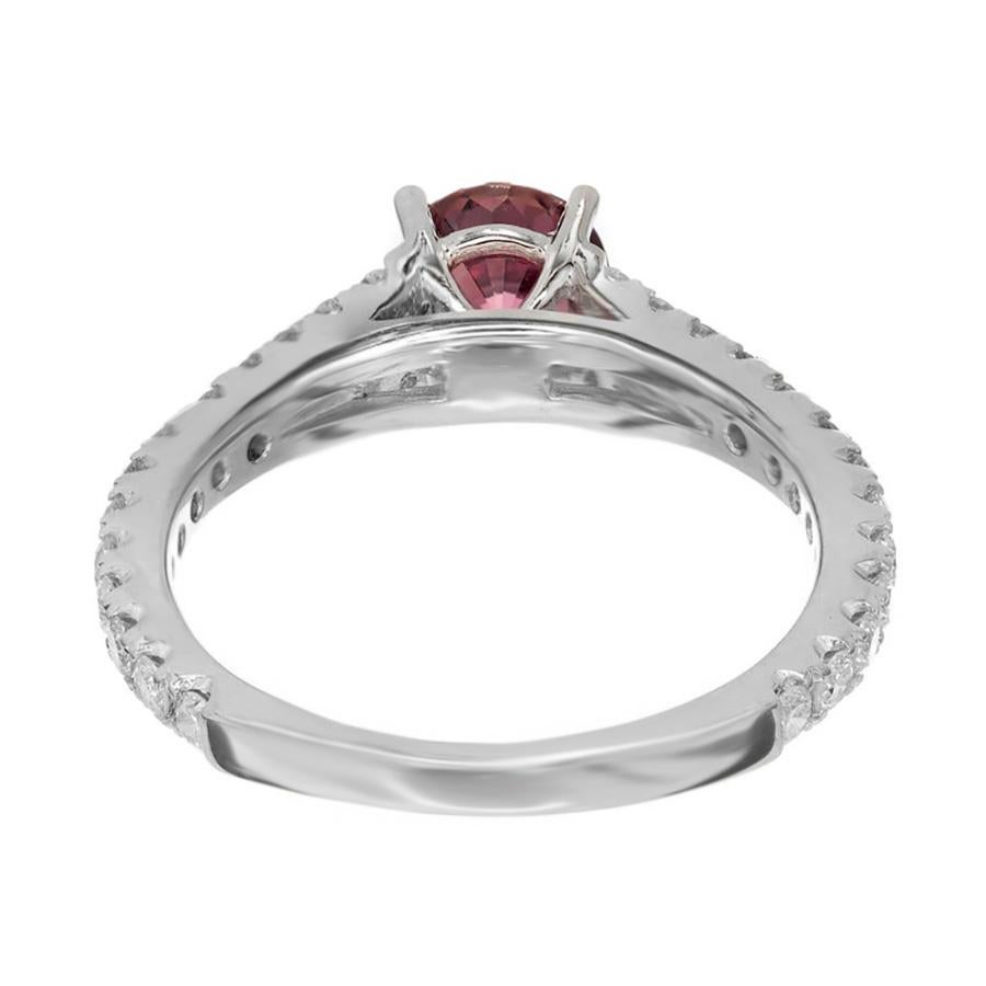 Bague de fiançailles en or avec diamants et saphir rose foncé naturel de 1,07 carat en vente 1