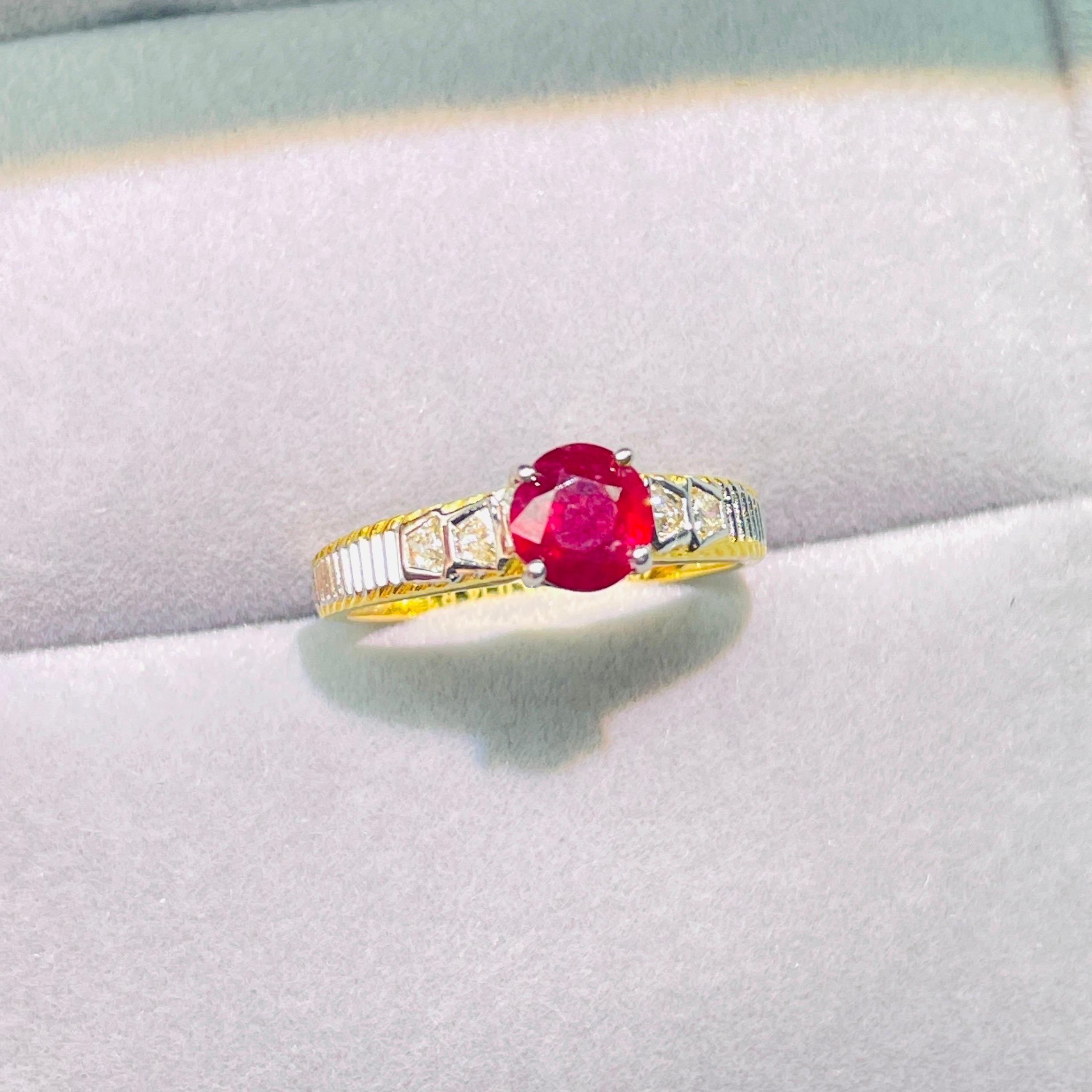 E026
GIA 1.07 Ct Burma ruby unheated pigeon blood color Ring 18K Gold plus ICA jewelry report 

1 main stone : 
Ruby-1.07ct burma ruby unheated pigeon blood with GIA report 

2 site stone : 
White diamond -0.135ct /4 pcs 
E color VS 

3 Total weight