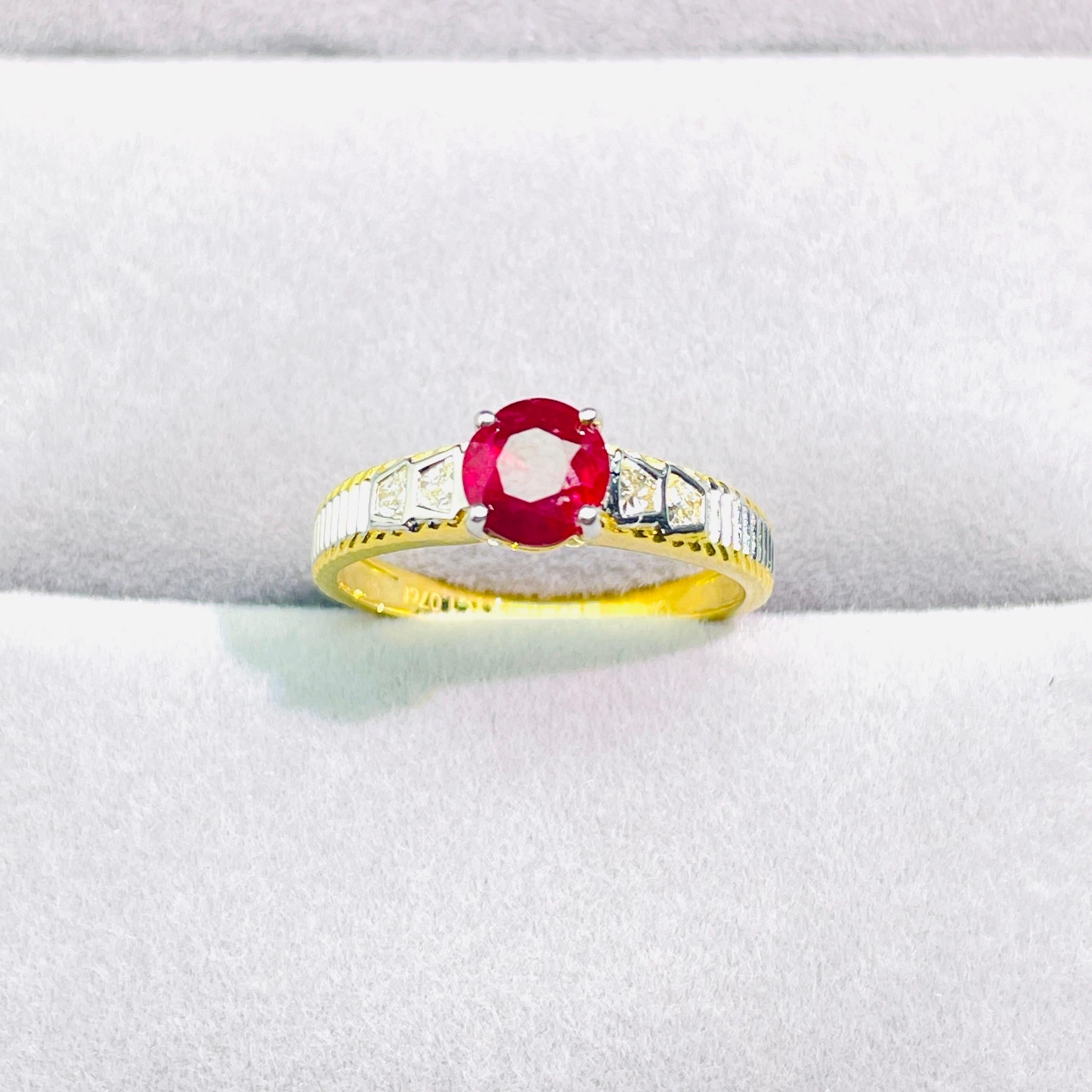 Brilliant Cut GIA 1.07 Ct Burma ruby unheated pigeon blood color Ring 18K Gold For Sale