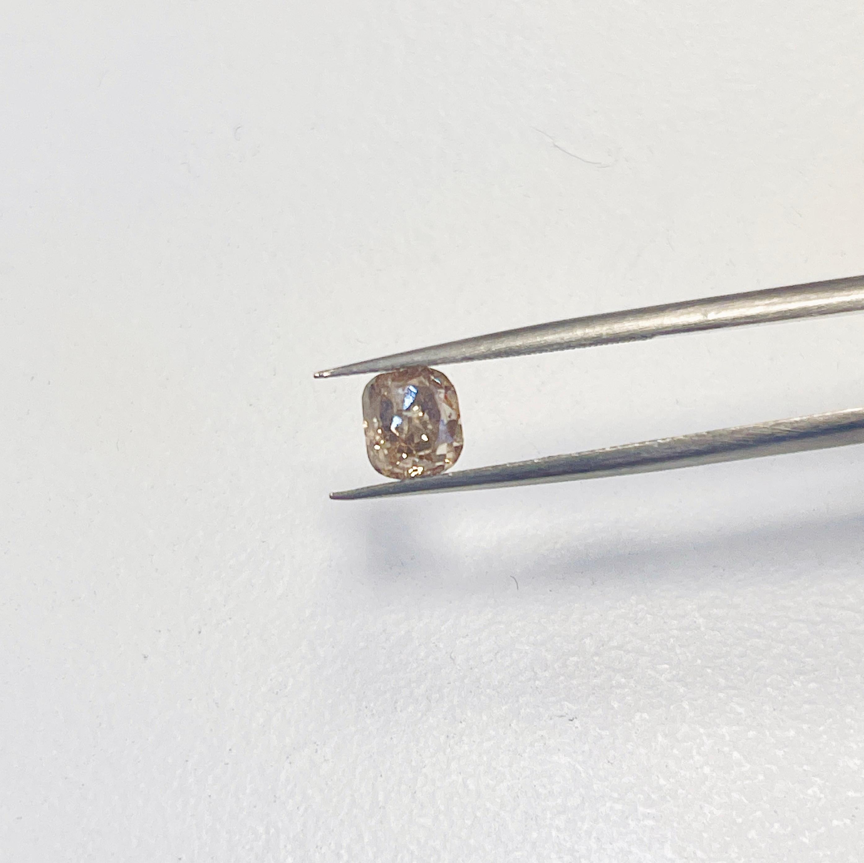 GIA 1.08 Carat Natural Fancy Dark Brown Cushion Loose Diamond (diamant libre de 1.08 carat) en vente 3
