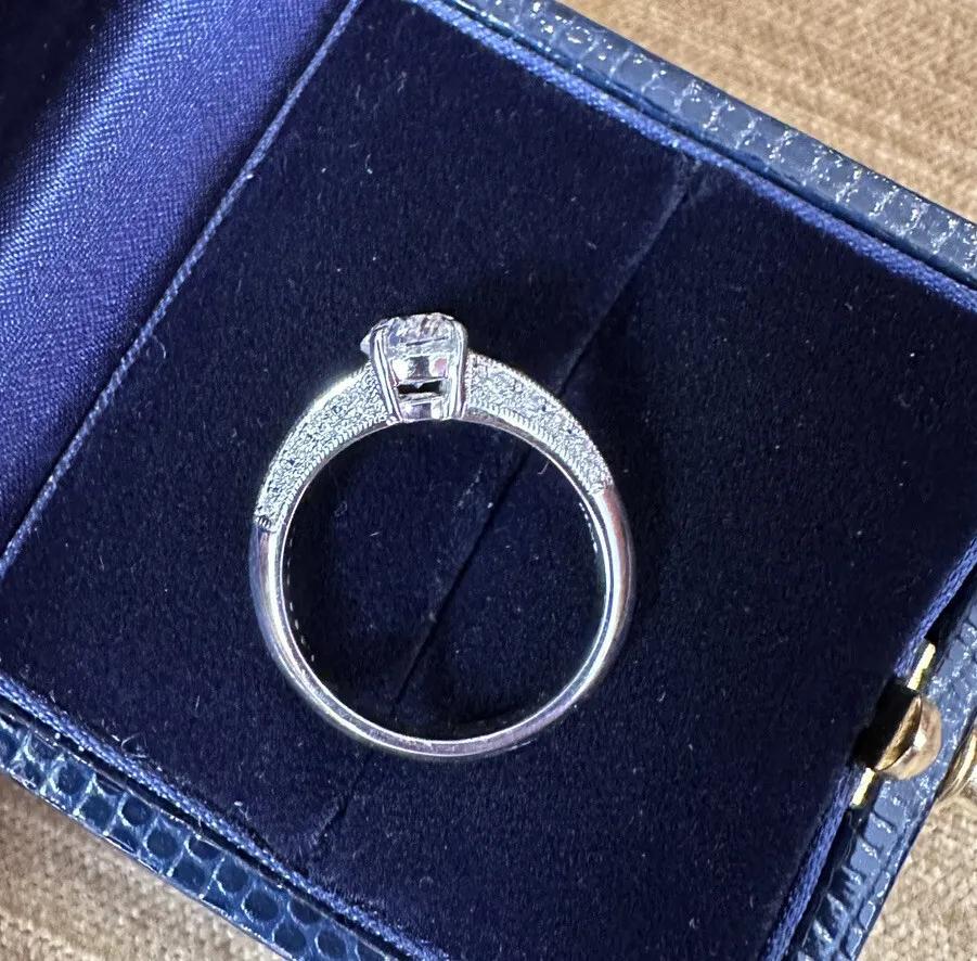 GIA 1.09 Carat Oval Brilliant H-VS2 Diamond Engagement Ring in Platinum In New Condition For Sale In La Jolla, CA