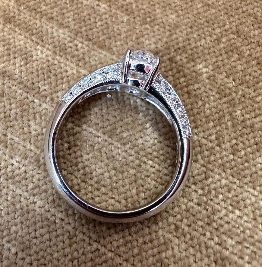 GIA 1.09 Carat Oval Brilliant H-VS2 Diamond Engagement Ring in Platinum For Sale 1