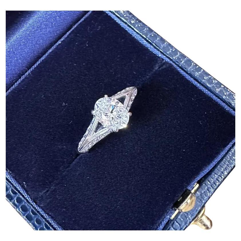 GIA 1.09 Carat Oval Brilliant H-VS2 Diamond Engagement Ring in Platinum For Sale