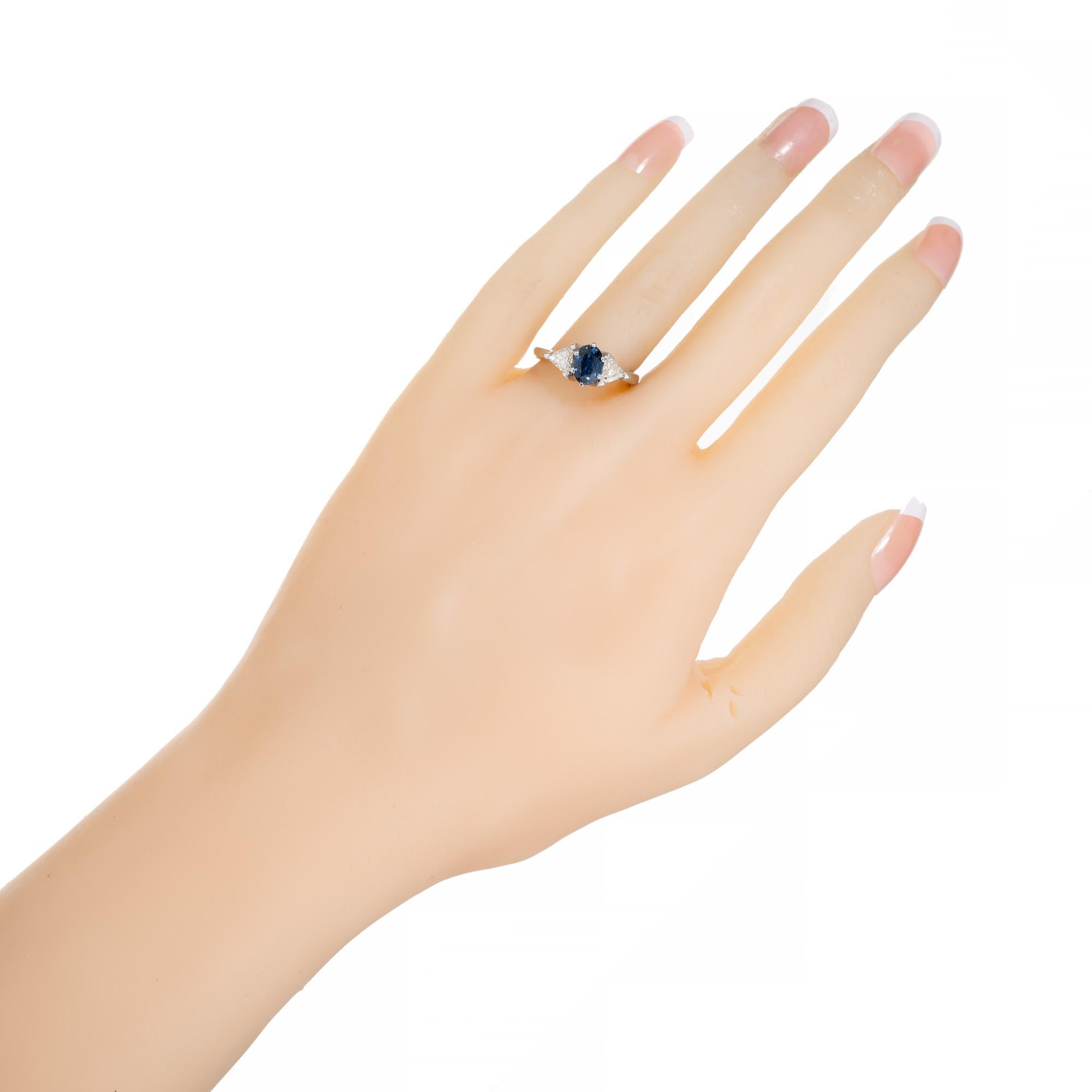 GIA 1.10 Carat Oval Cornflower Blue Sapphire Diamond Platinum Engagement Ring For Sale 3