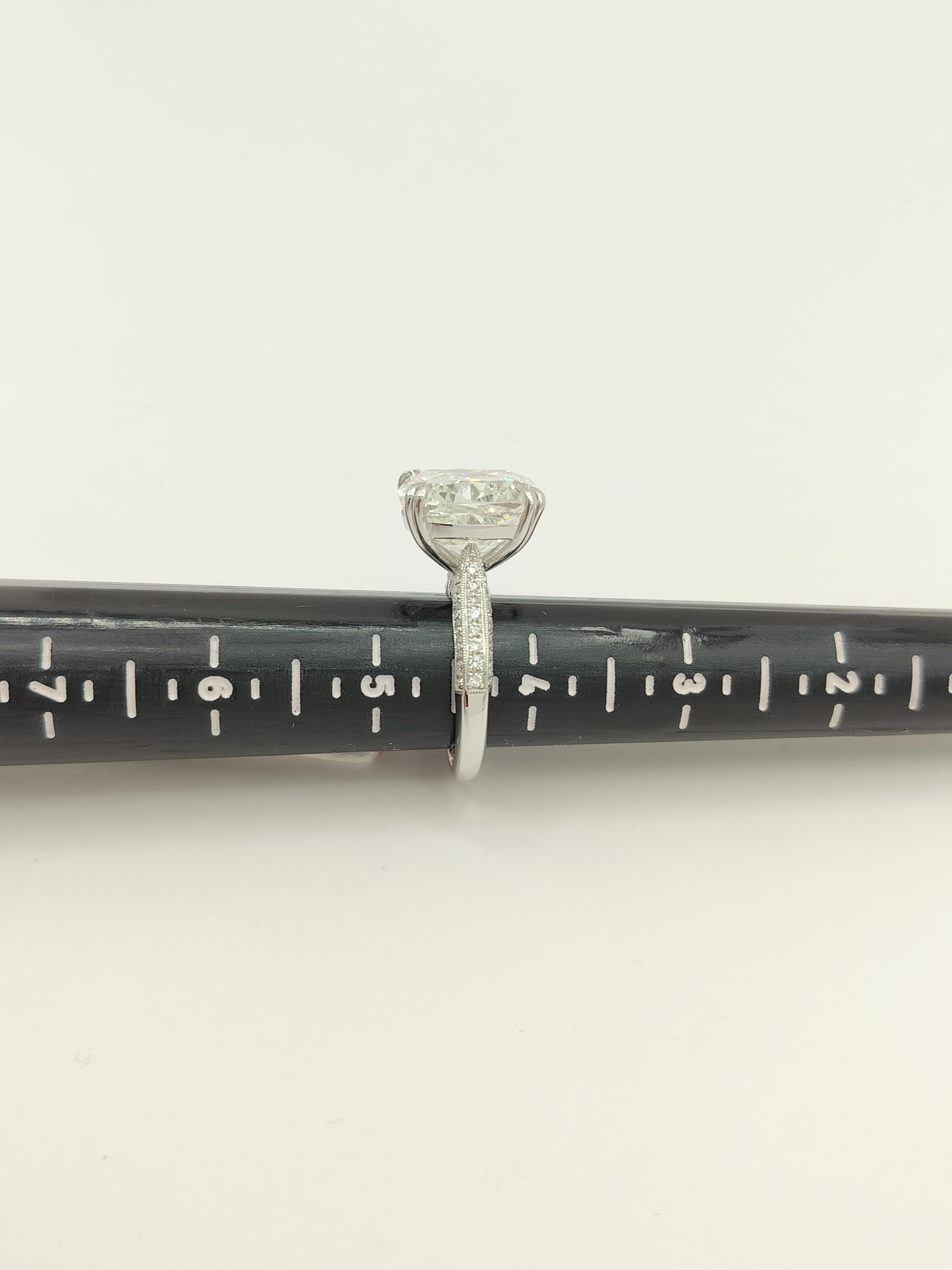 GIA 11,03 ct. Solitär-Ring aus 18 Karat Weißgold mit weißem Diamanten im Kissenschliff im Angebot 7