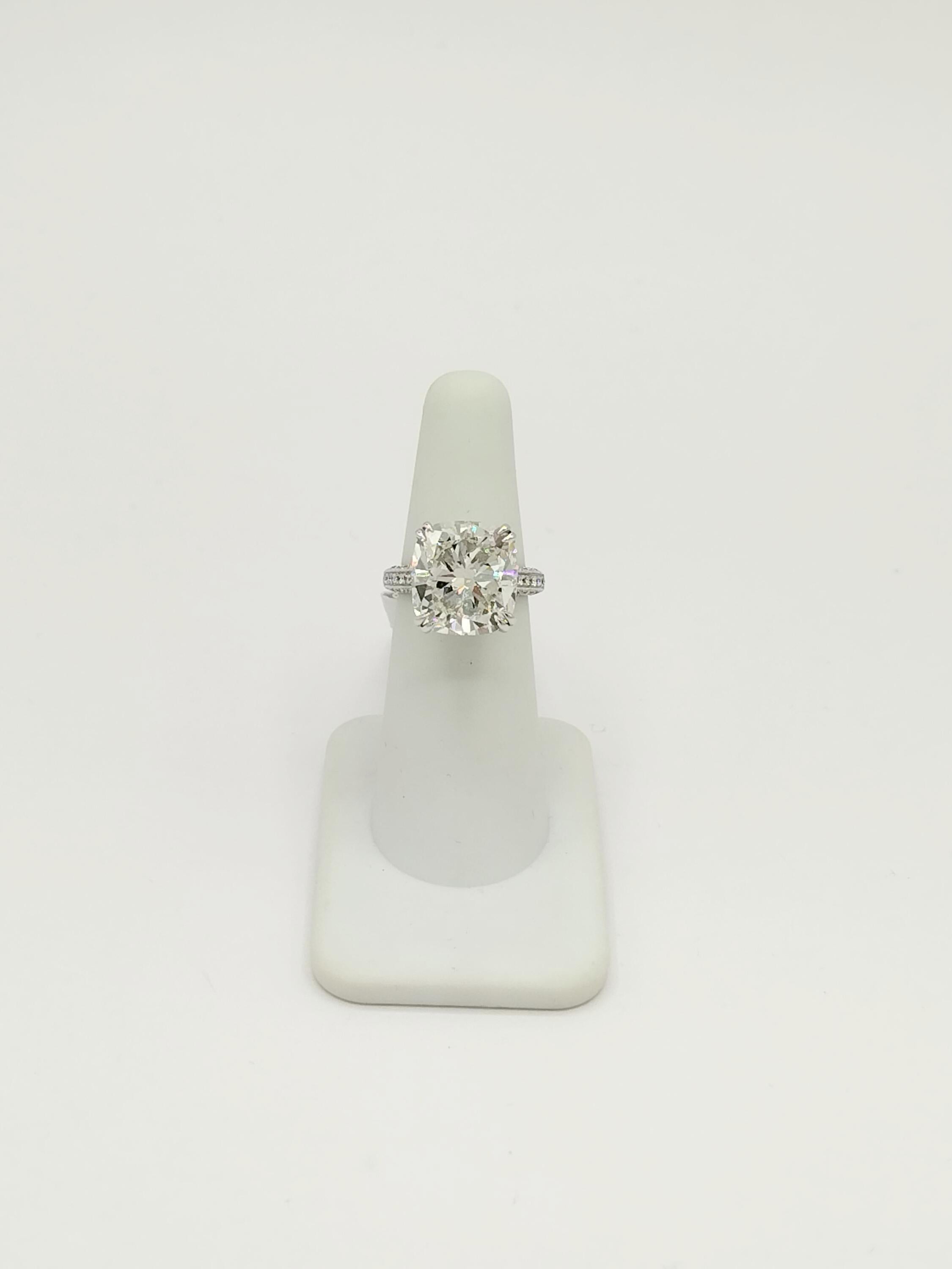 GIA 11,03 ct. Solitär-Ring aus 18 Karat Weißgold mit weißem Diamanten im Kissenschliff im Angebot 1