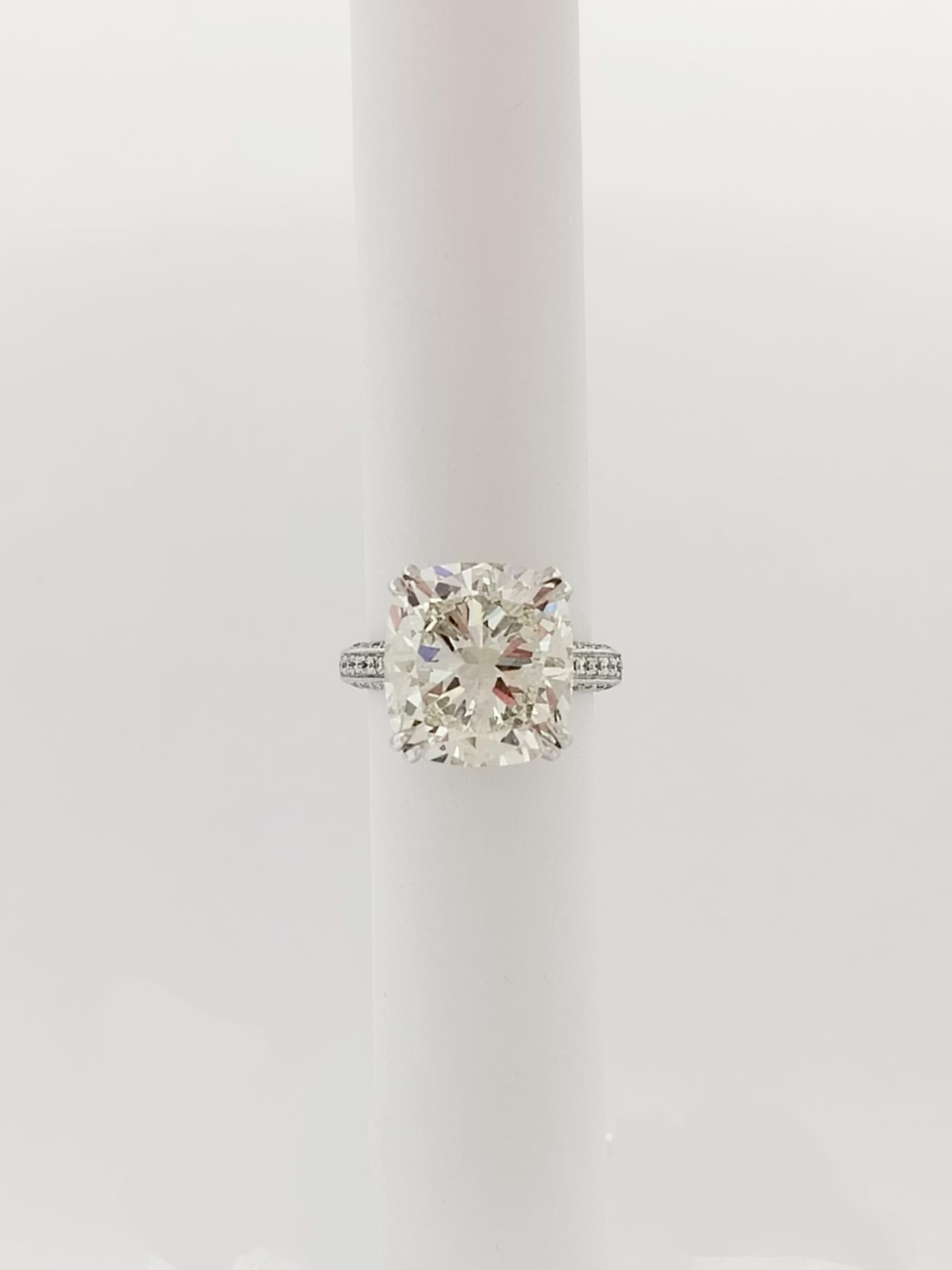 GIA 11,03 ct. Solitär-Ring aus 18 Karat Weißgold mit weißem Diamanten im Kissenschliff im Angebot 2