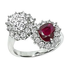 GIA 1,10ct Rubino di Birmania 1,02ct Anello con cuore di diamanti