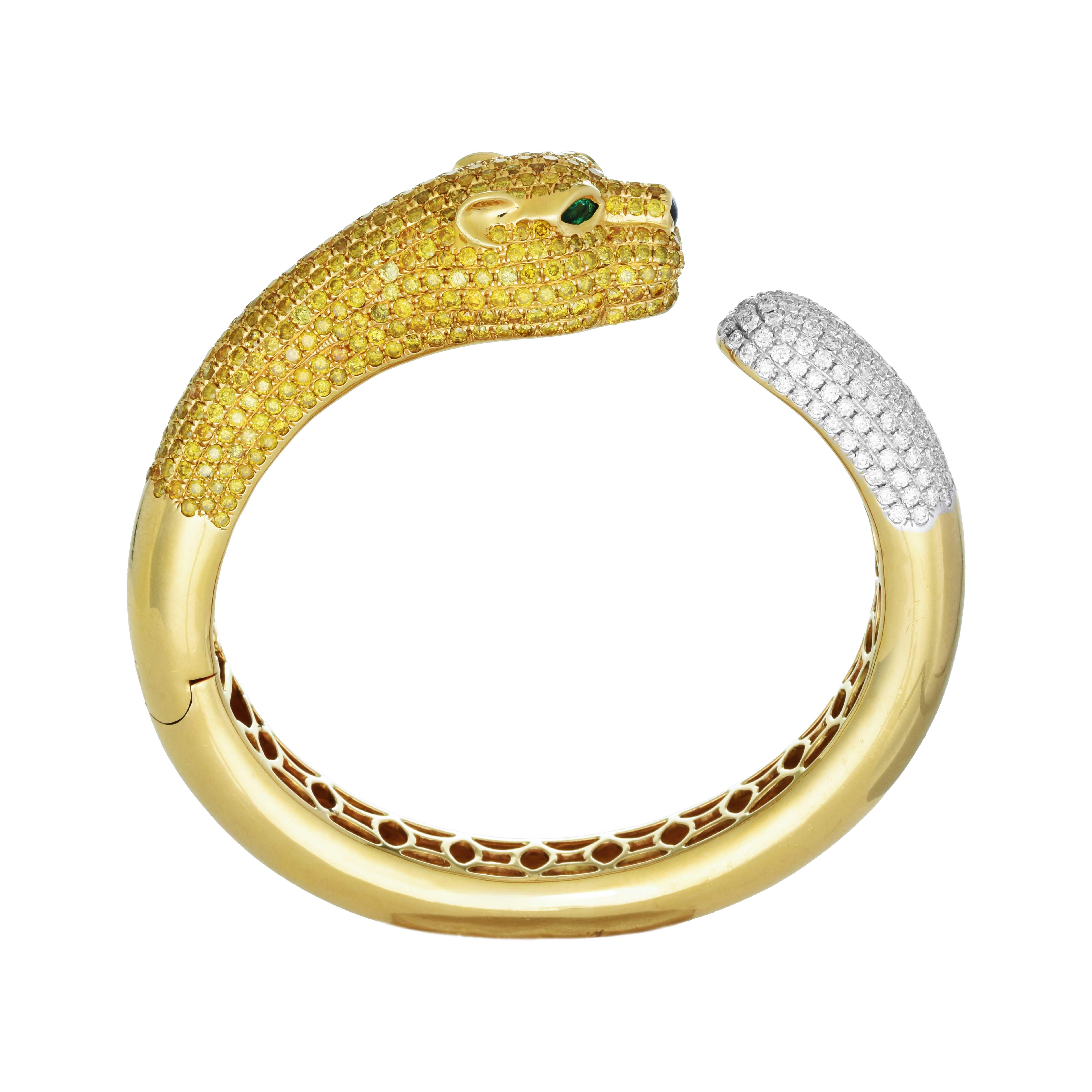 Modern GIA 11.25 Carats Yellow And White Diamond Yellow Gold Panther Bangle For Sale