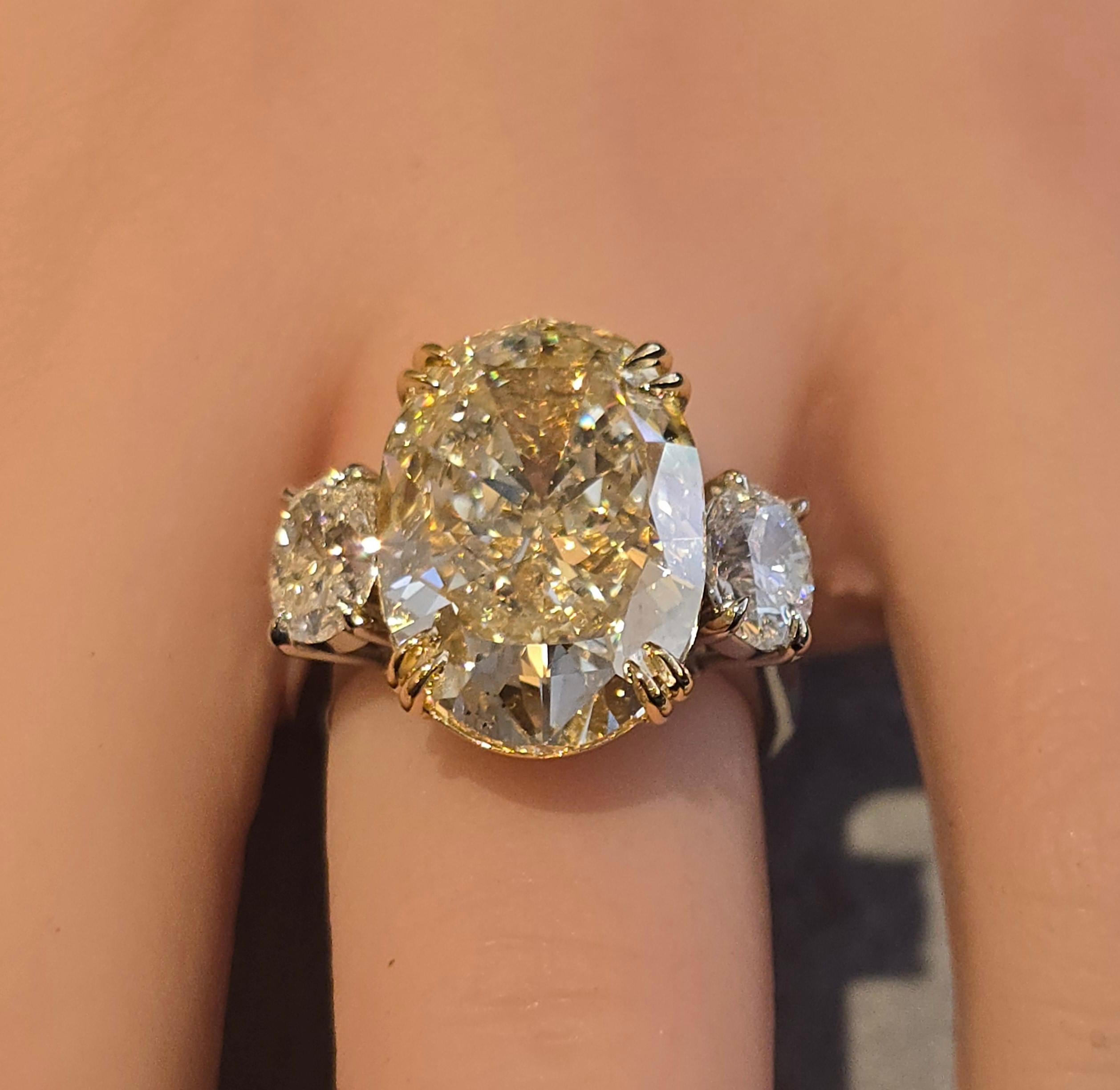 Oval Cut GIA 11.38ct Oval Fancy Light Yellow Diamond 3 Stone Ring in Platinum 18K For Sale