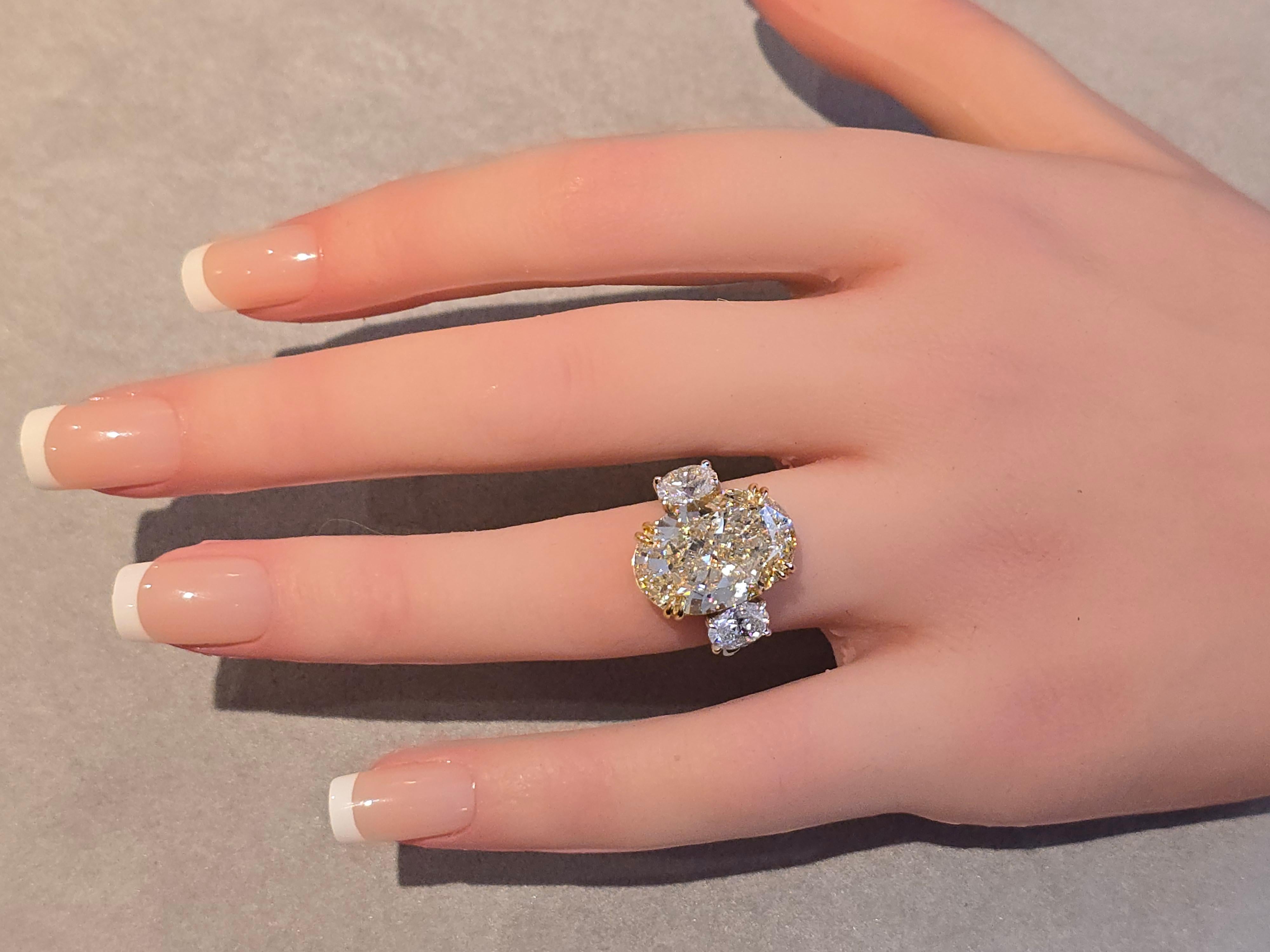 Women's GIA 11.38ct Oval Fancy Light Yellow Diamond 3 Stone Ring in Platinum 18K For Sale