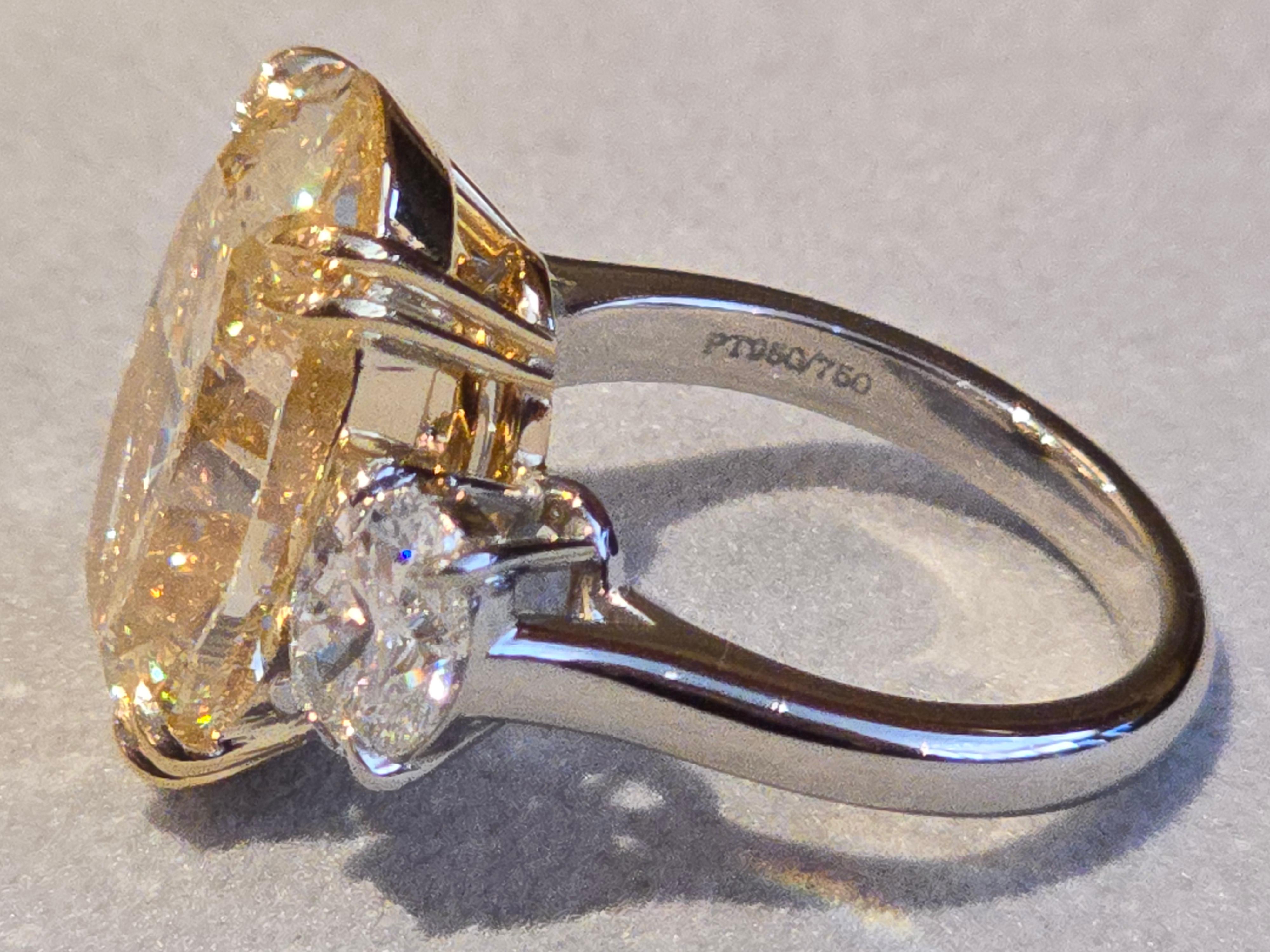 GIA 11.38ct Oval Fancy Light Yellow Diamond 3 Stone Ring in Platinum 18K For Sale 4