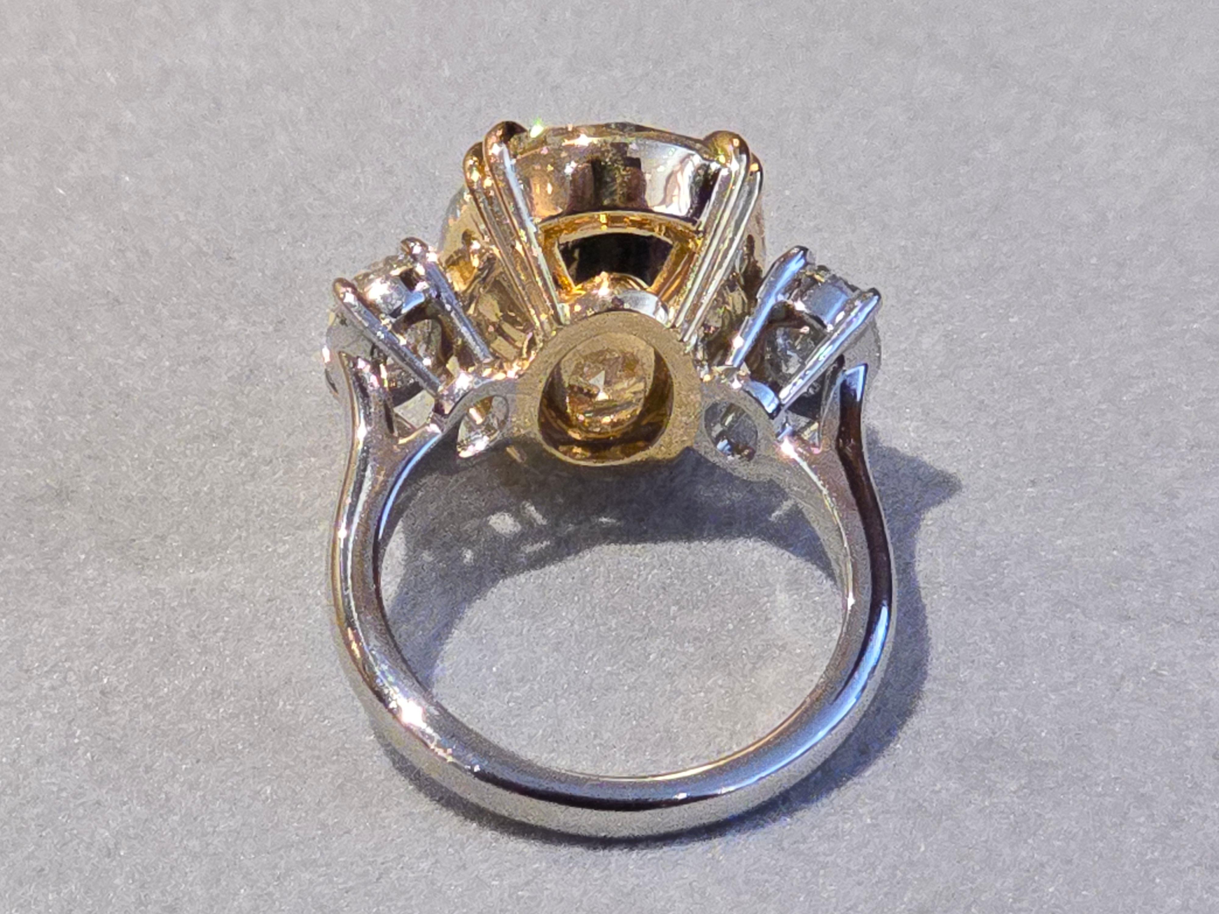GIA 11.38ct Oval Fancy Light Yellow Diamond 3 Stone Ring in Platinum 18K For Sale 2
