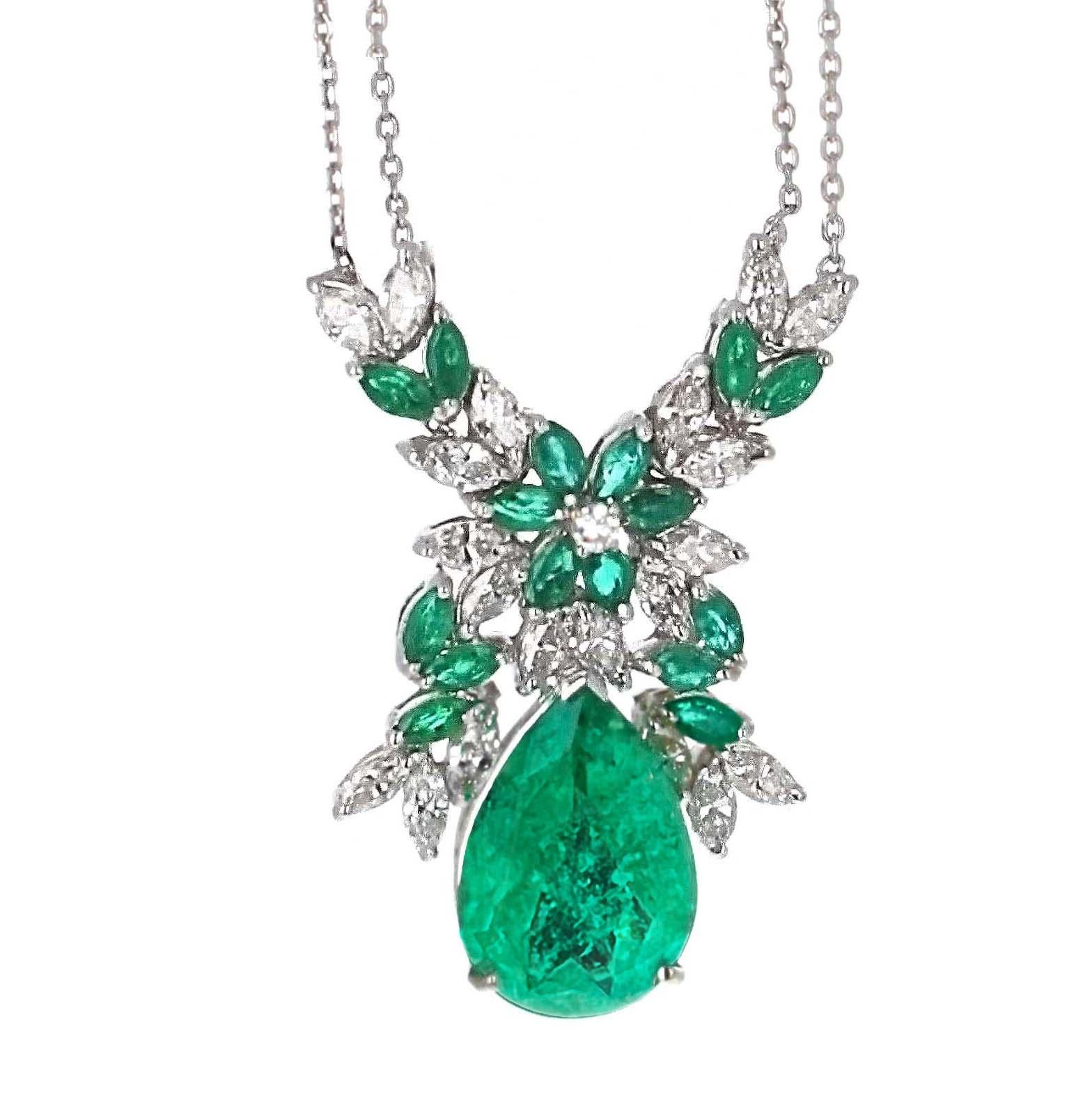 GIA 11.72 Carat Colombian Emerald and Diamond White Gold Necklace Pendant In Excellent Condition For Sale In Beverly Hills, CA