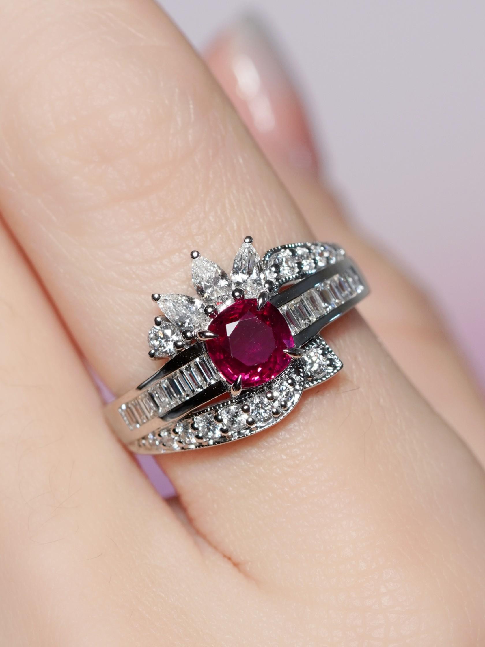 GIA 1,18 qt. Anillo de rubíes y diamantes en oro blanco de 18 quilates Art Decó en venta