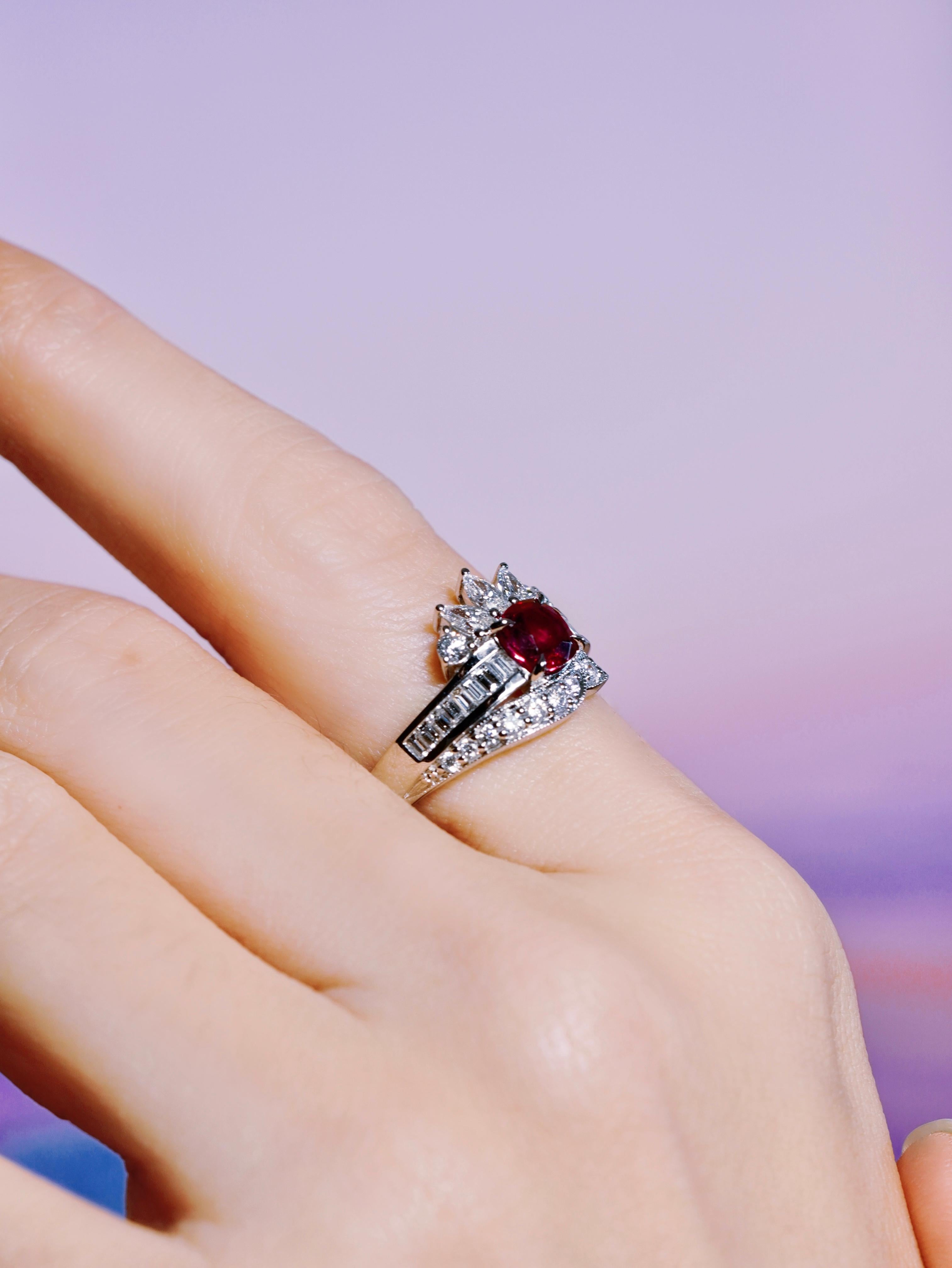 GIA 1,18 qt. Anillo de rubíes y diamantes en oro blanco de 18 quilates Corte cojín en venta