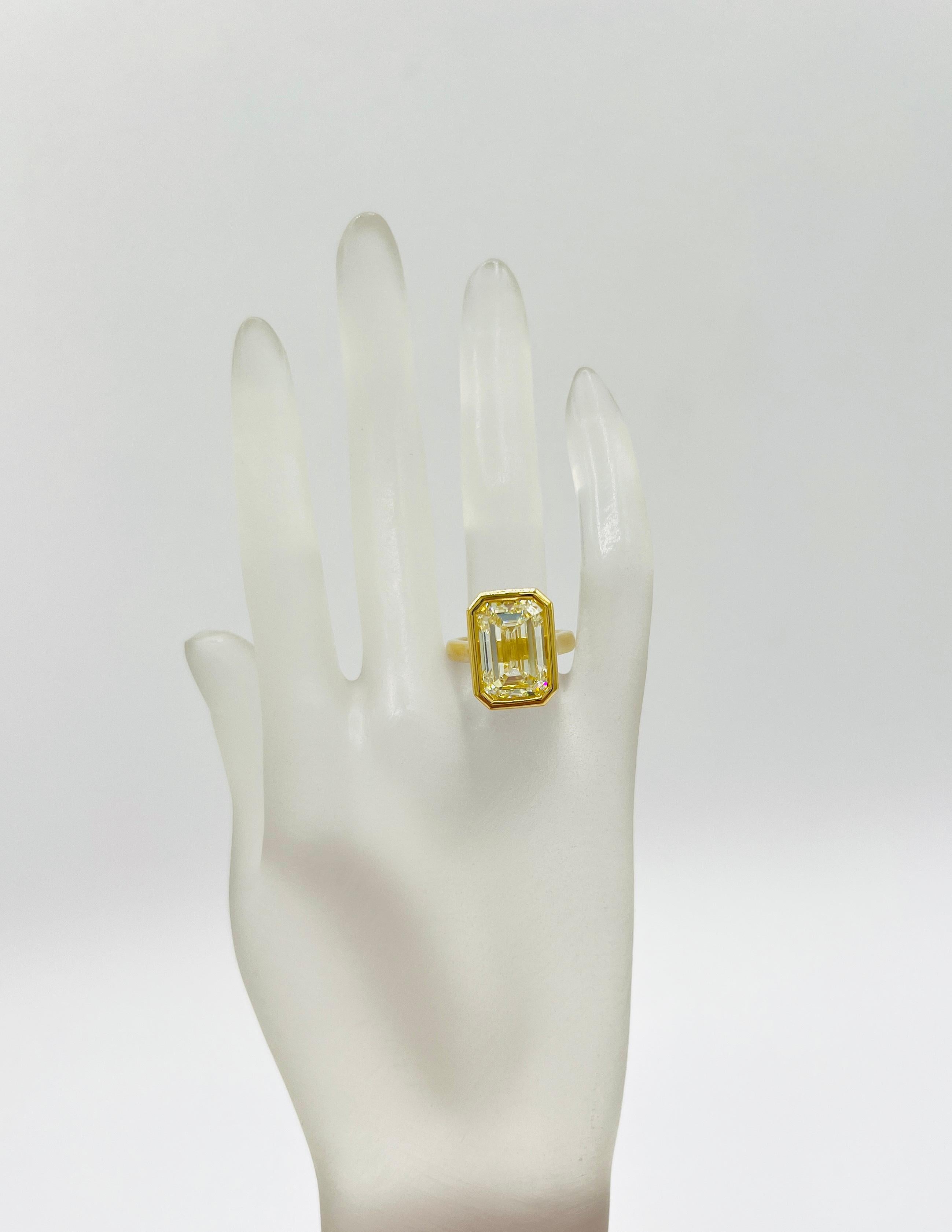 Taille émeraude Bague en or jaune 18 carats GIA avec diamant taille émeraude de 12 carats en vente