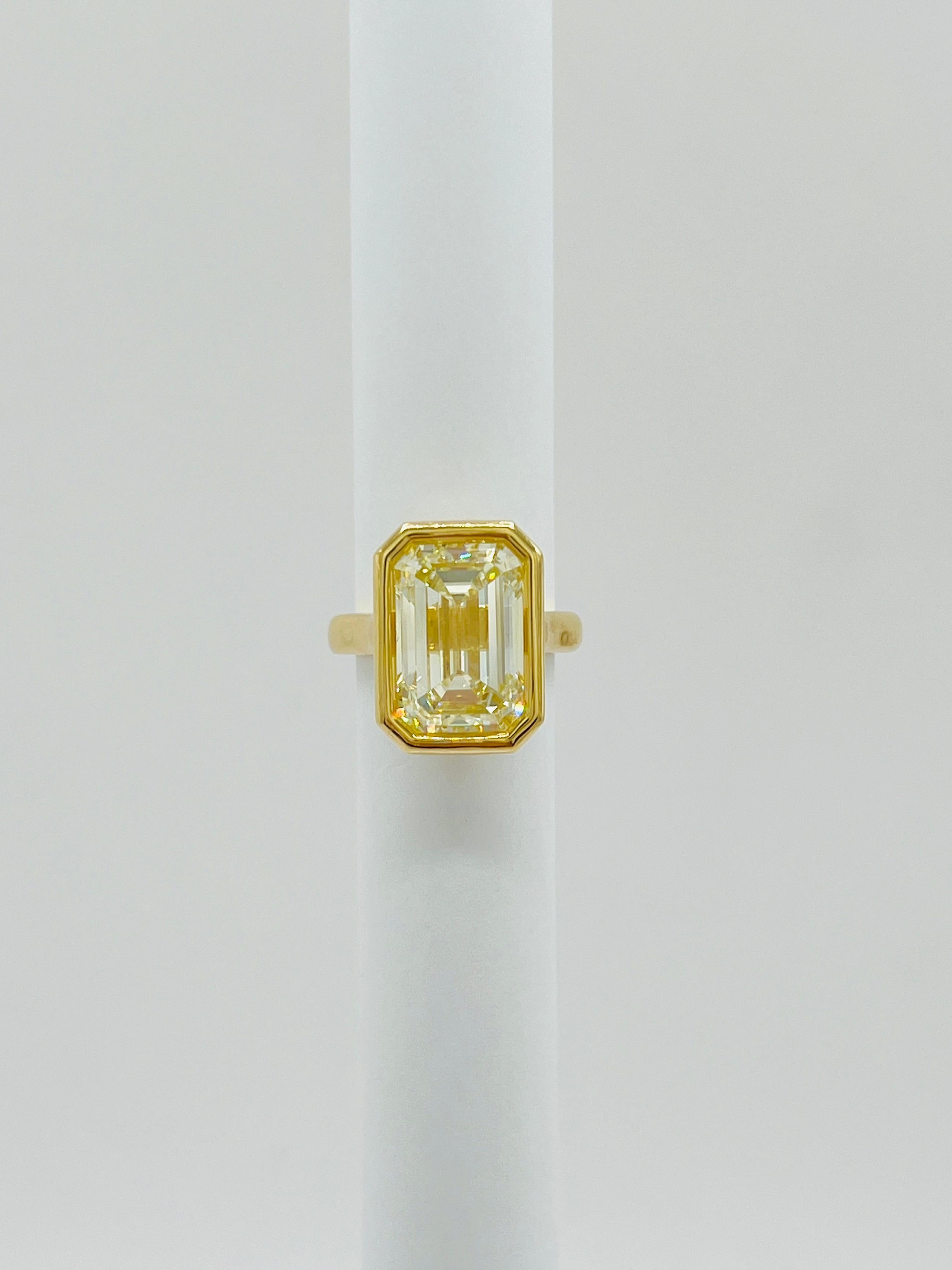 Bague en or jaune 18 carats GIA avec diamant taille émeraude de 12 carats Neuf - En vente à Los Angeles, CA