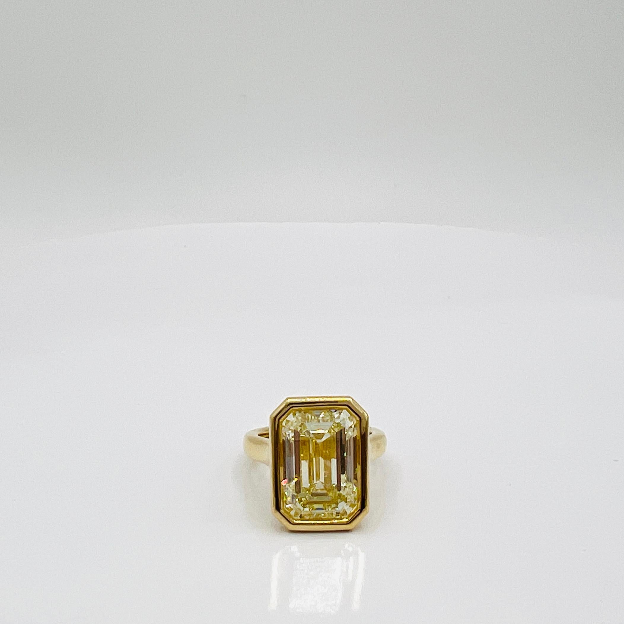 Bague en or jaune 18 carats GIA avec diamant taille émeraude de 12 carats en vente 1