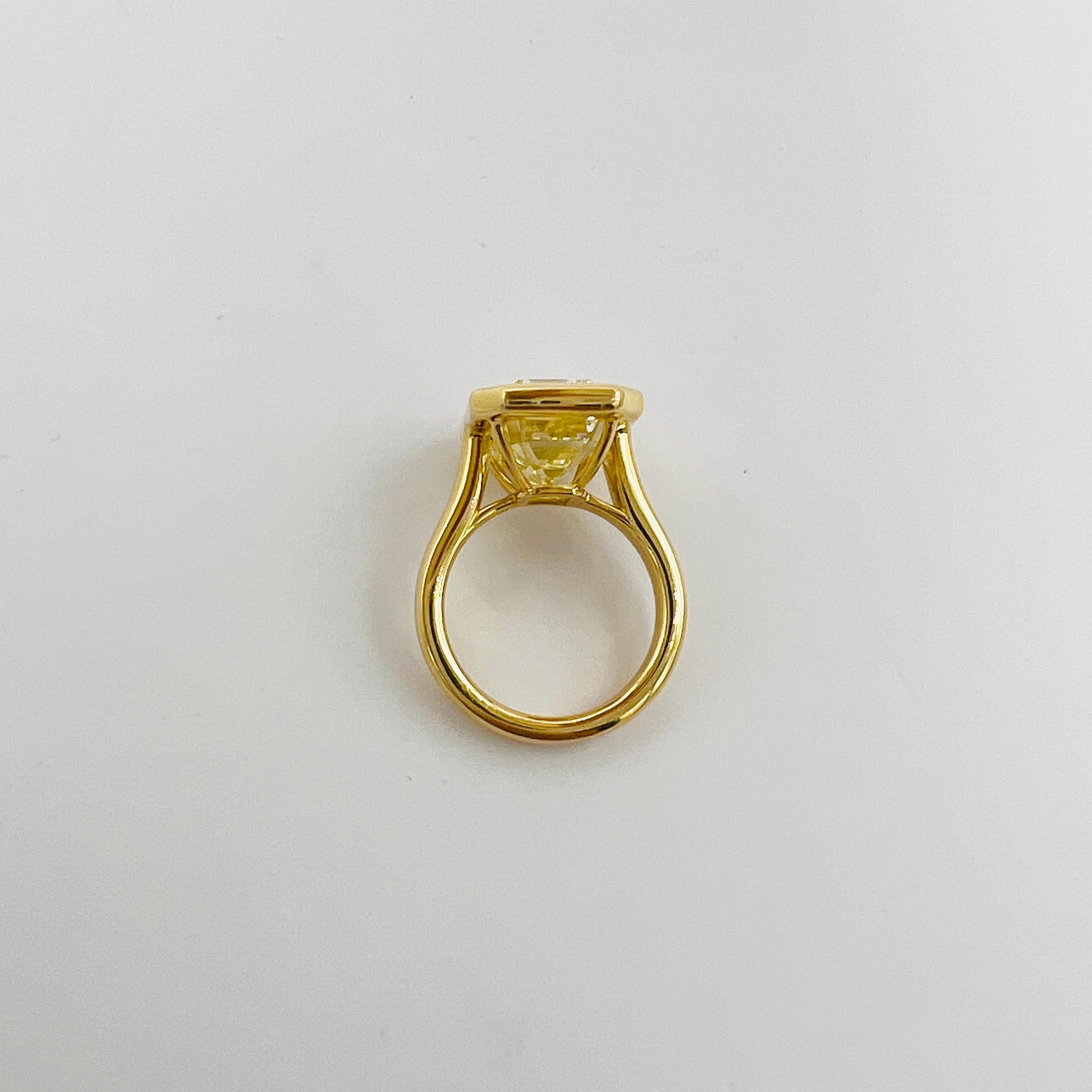 Bague en or jaune 18 carats GIA avec diamant taille émeraude de 12 carats en vente 3