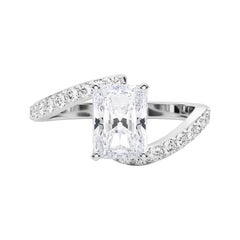GIA 1.2 quilates Radiante Curvado Bypass Pave Shank  Anillo de diamantes