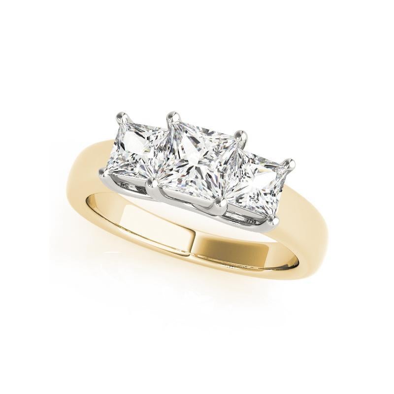 Taglio princess GIA Anello di diamanti in oro giallo 18K con tre pietre e tre punte condivise da 1,2 carati in vendita