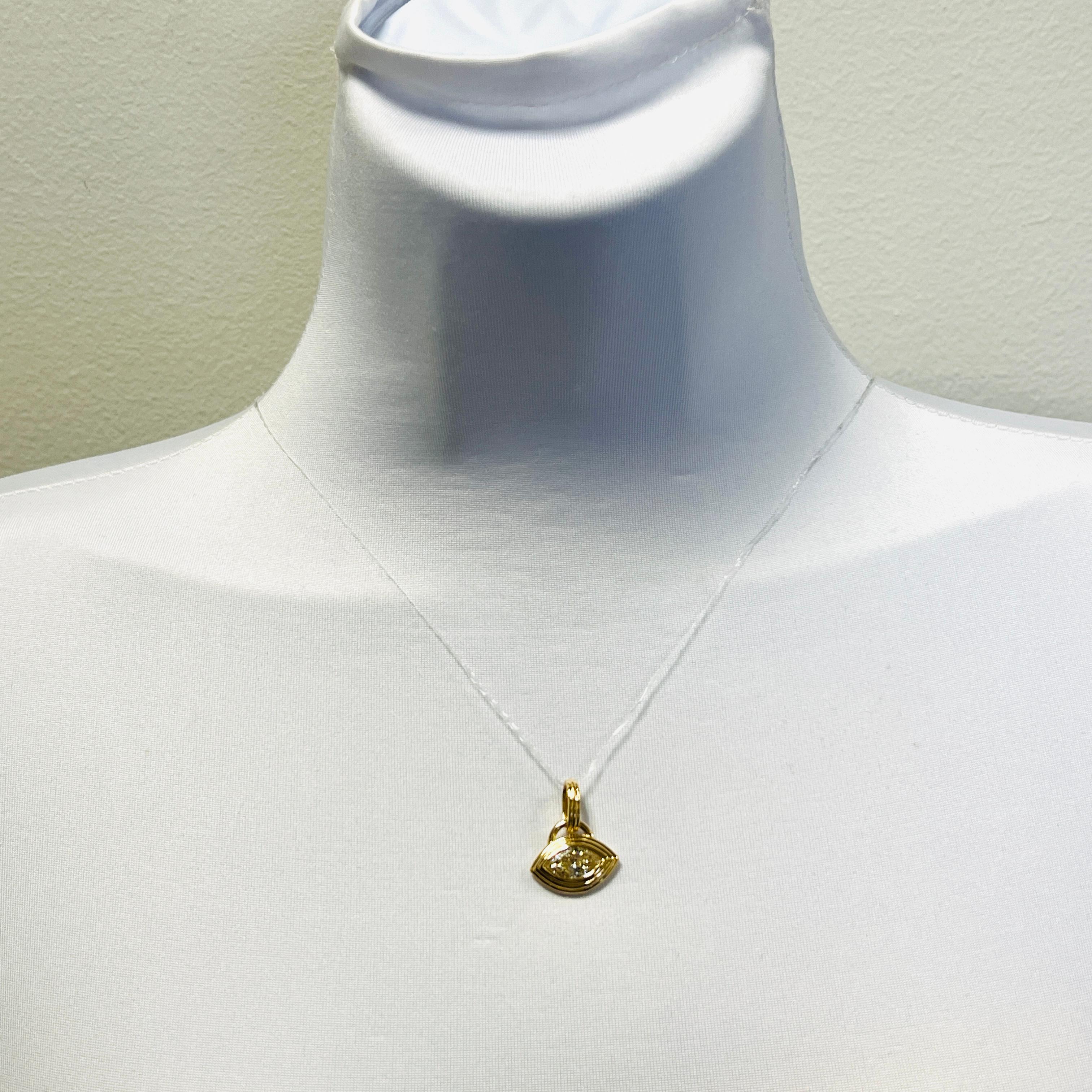 Magnifique 1,20 ct. L SI1 diamant blanc marquise.  Fabriqué à la main en or jaune 18k.  Une chaîne peut être ajoutée sur demande.  Livré avec un certificat GIA.