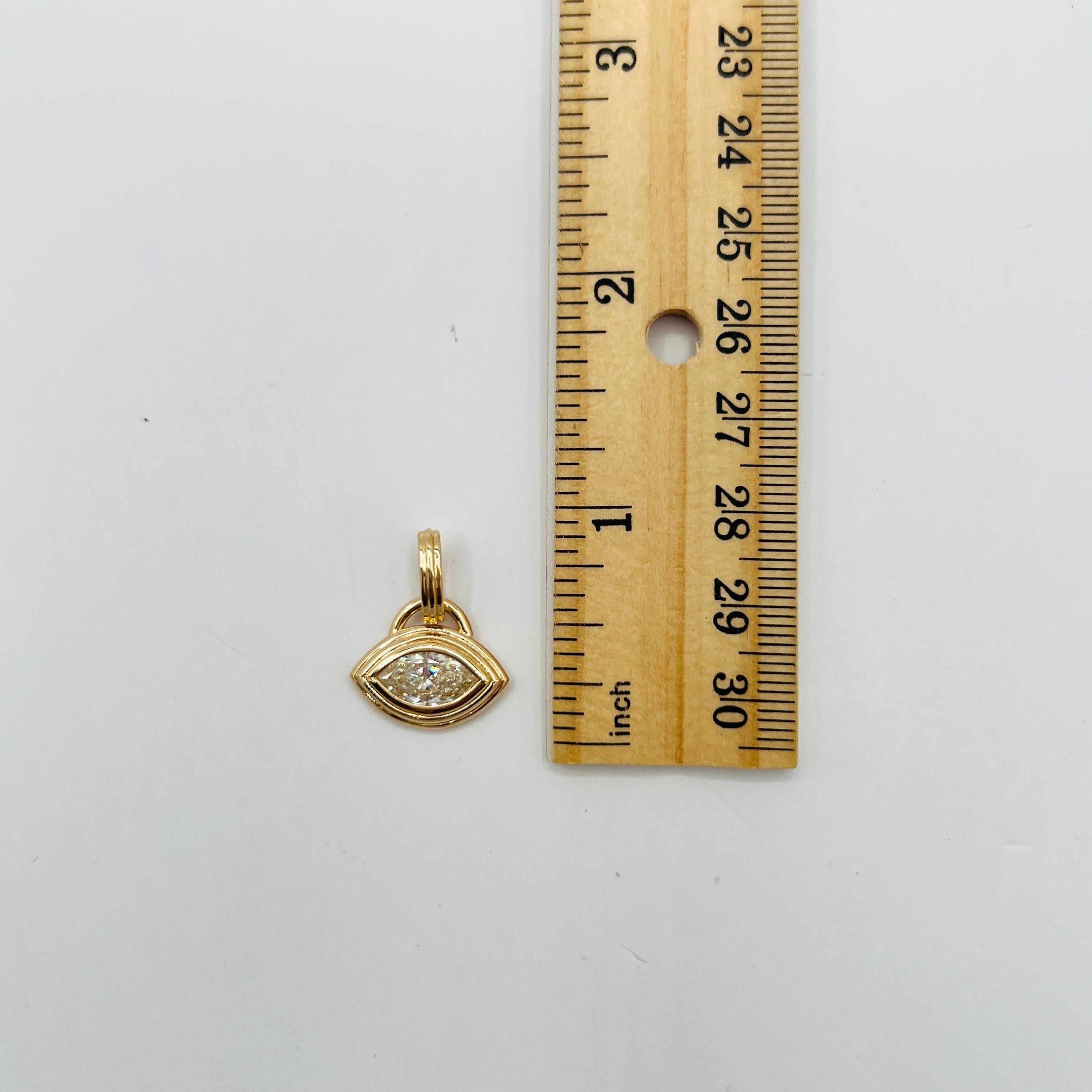 GIA 1.20 Carat Marquise White Diamond East West Bezel Pendentif en or jaune 18K en vente 2