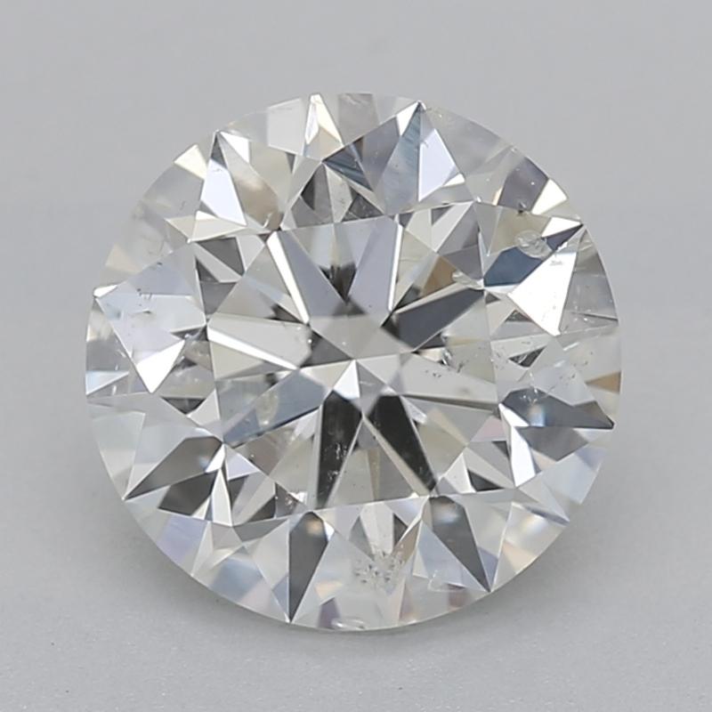 Prova il fascino di questo squisito anello con diamante che presenta un radioso diamante rotondo, elegantemente incastonato in un design a traliccio a sei punte in stile vintage. Il pezzo centrale, un notevole diamante da 1,21 classificato I e SI2,