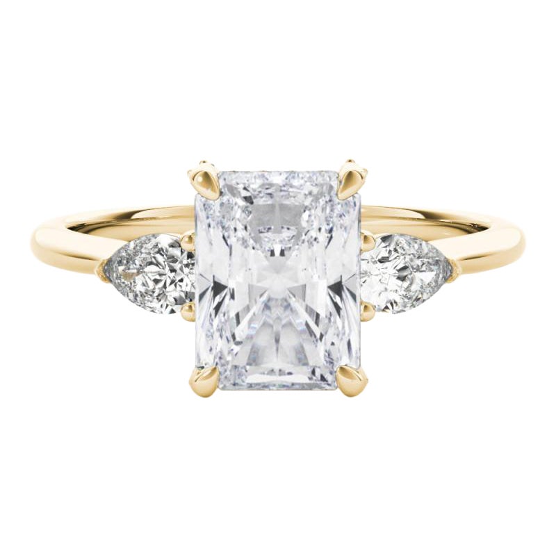 GIA 1,21ct Anello con diamanti radianti a tre pietre decorate (a) Gallery in oro giallo 18 carati in vendita