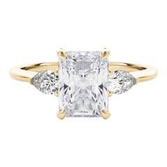 GIA 1,21ct Anello con diamanti radianti a tre pietre decorate (a) Gallery in oro giallo 18 carati