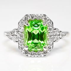 GIA 1,23 ct Anillo de compromiso Art Decó de oro blanco de 14 quilates con tsavorita verde viva