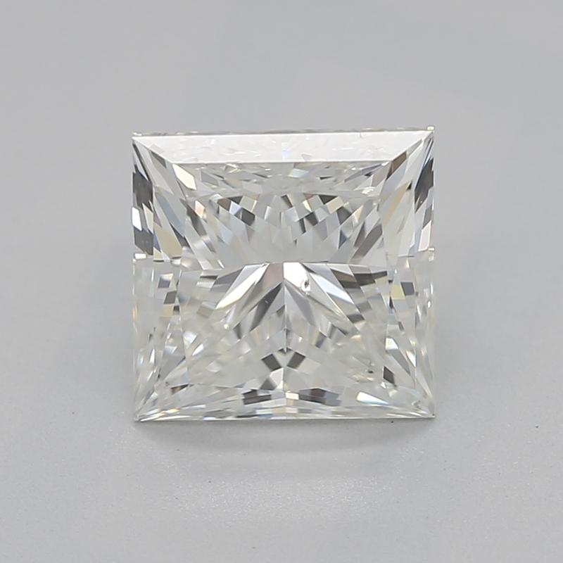 Progettato per chi apprezza l'eleganza moderna, questo splendido anello con diamante presenta un centro mozzafiato, un diamante princess del peso di 1,25 con un'abbagliante J e un eccezionale SI1. Questo pezzo è splendidamente realizzato in platino,