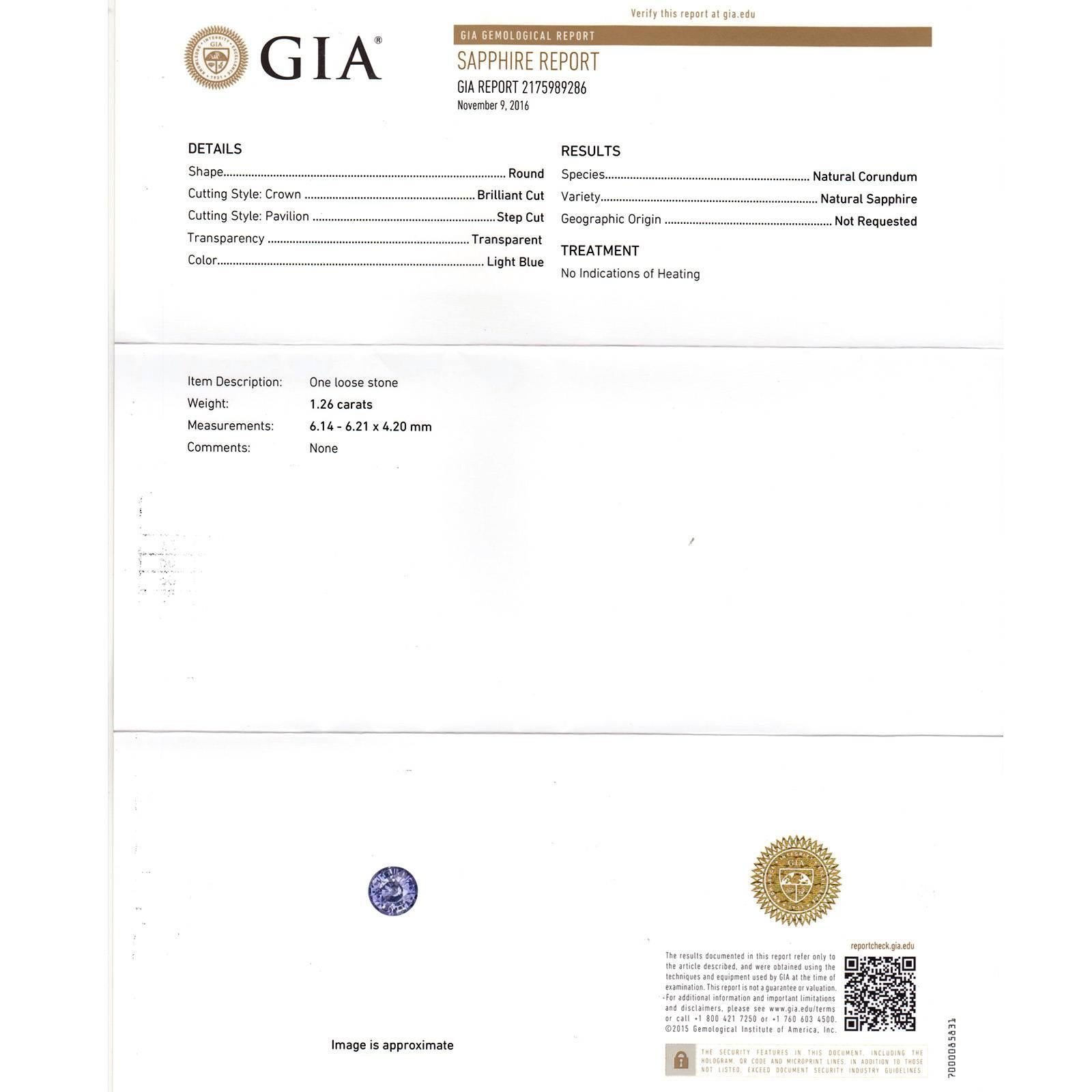 GIA 1,26 Zaffiro blu rotondo Diamante Anello di fidanzamento a tre pietre in platino In condizioni ottime in vendita a Stamford, CT