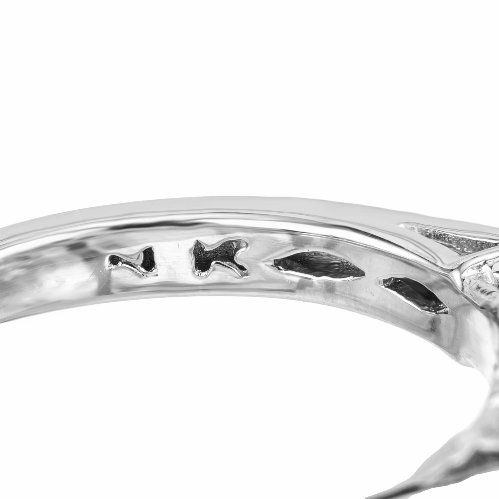 GIA 1,26 Zaffiro blu rotondo Diamante Anello di fidanzamento a tre pietre in platino in vendita 2
