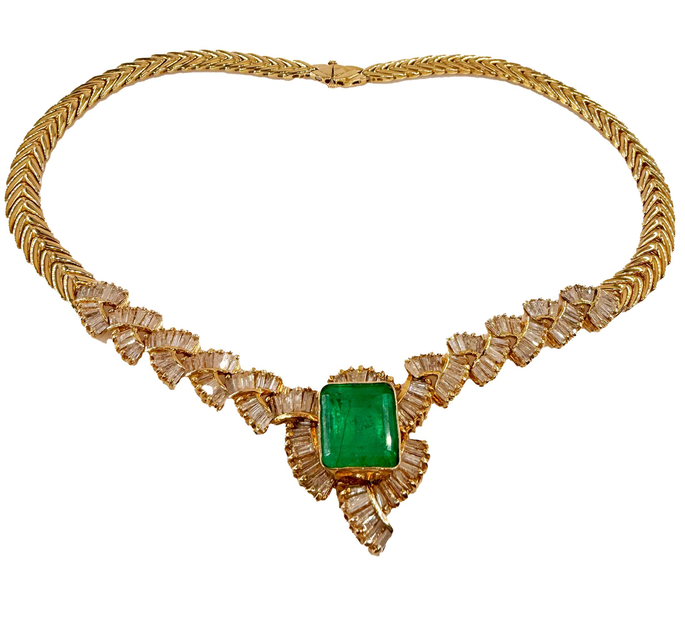 Vintage GIA COLOMBIAN Grüner Smaragd und Diamant 14-Karat Gelbgold Halskette

Seit Jahrtausenden schmücken Halsketten die Hälse der Menschen und entwickelten sich von bescheidenen Materialien wie Muscheln und Knochen zu den schillernden