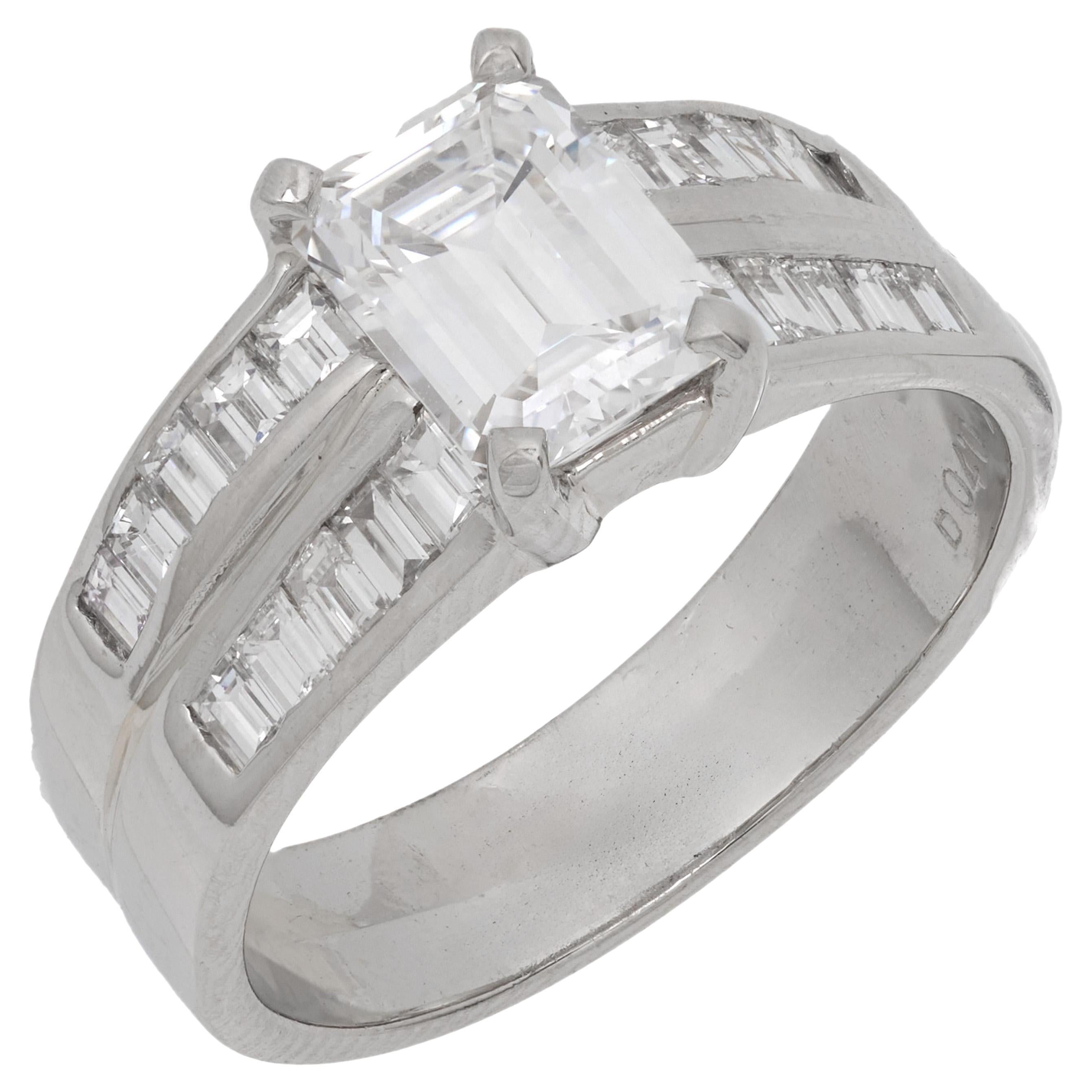 GIA Anello di fidanzamento in platino con diamante taglio smeraldo da 1.27 carati in vendita