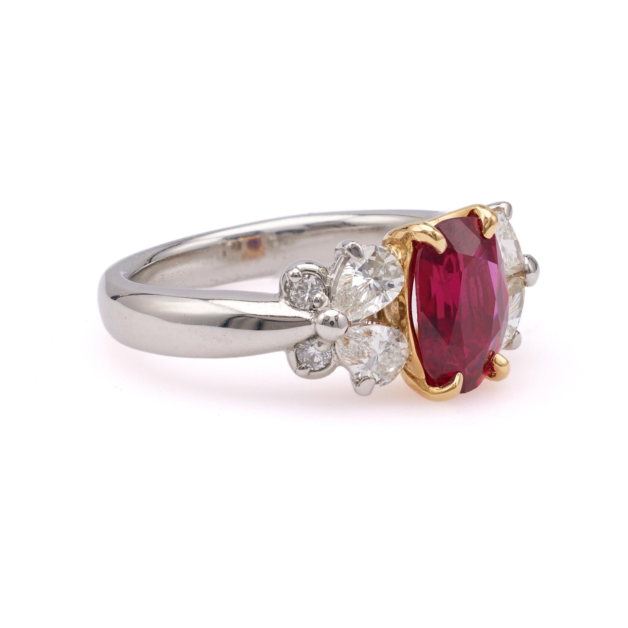 GIA 1.28 Carat Thai Ruby and Diamond Platinum 18k Yellow Gold Ring In Excellent Condition For Sale In Beverly Hills, CA
