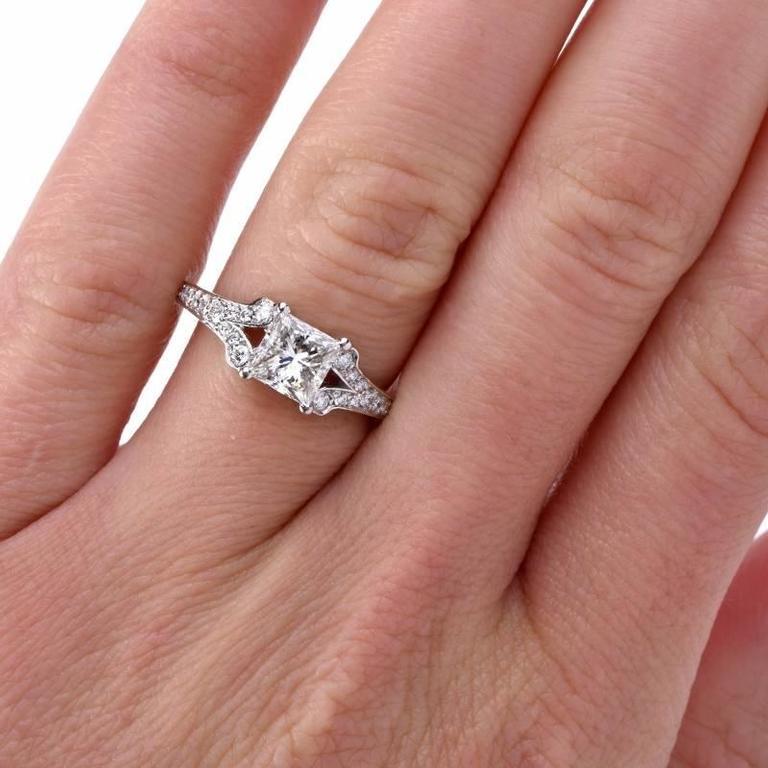 GIA Bague de fiançailles en platine avec diamant taille princesse de 1,28 carats Excellent état - En vente à Miami, FL