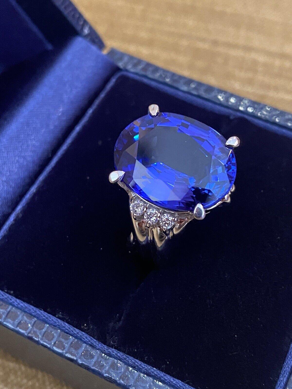 Women's GIA 12.80 carats Oval Tanzanite & Diamond Cocktail Ring in Platinum For Sale