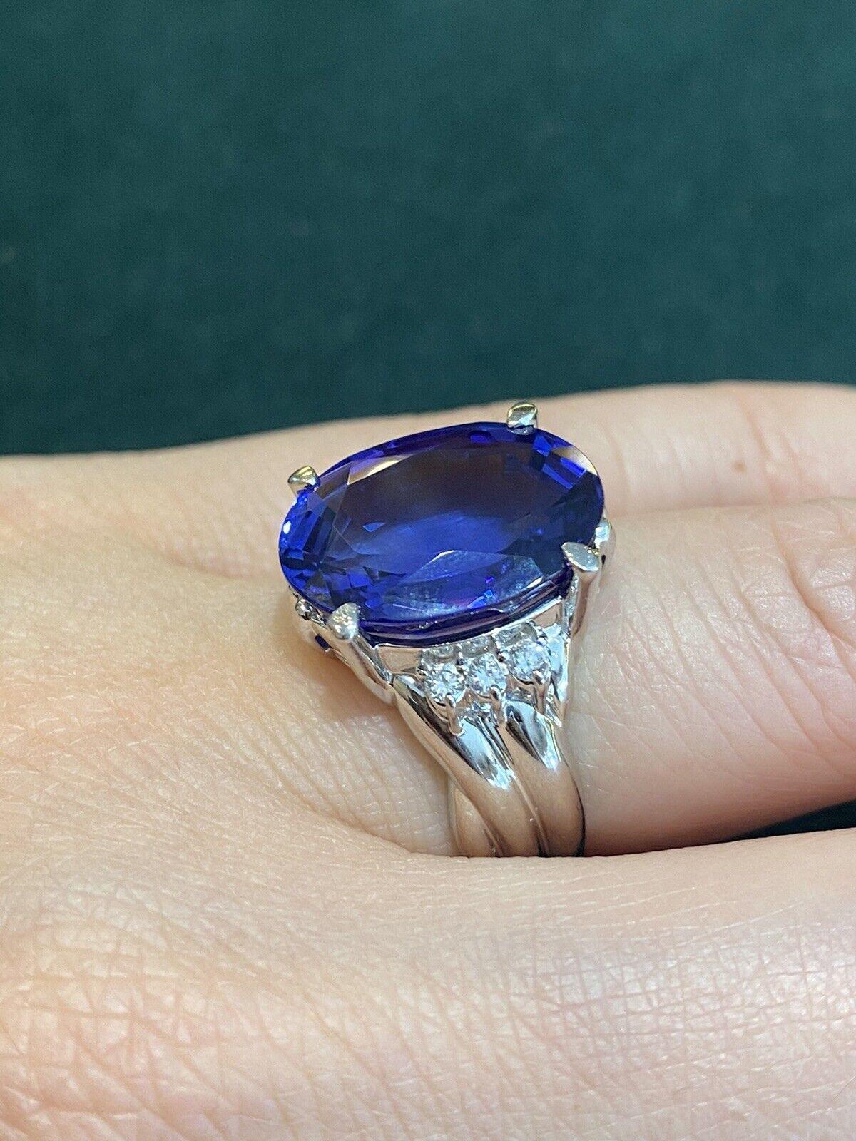 GIA 12.80 carats Oval Tanzanite & Diamond Cocktail Ring in Platinum For Sale 3