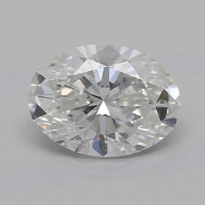 Fabriquée à la main à New York, cette remarquable bague en diamant est ornée d'une captivante pierre centrale ovale de 1.2, travaillée de manière experte pour mettre en valeur sa brillance inégalée. Serti dans une élégante monture panier en platine,