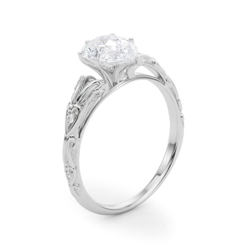 GIA 1,2ct Pear Vintage 3-Stone Heart & Vine  Anello con diamante in vendita 1