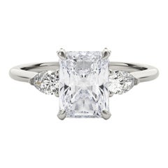 GIA 1,2ct Anello di diamanti radianti a tre pietre decorato Gallery in oro bianco 18 carati