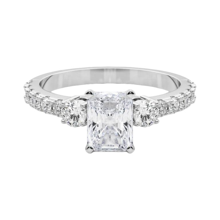 GIA 1,2ct Radiante a tre pietre con gambo di diamante Anello di diamanti in oro bianco 18 carati
